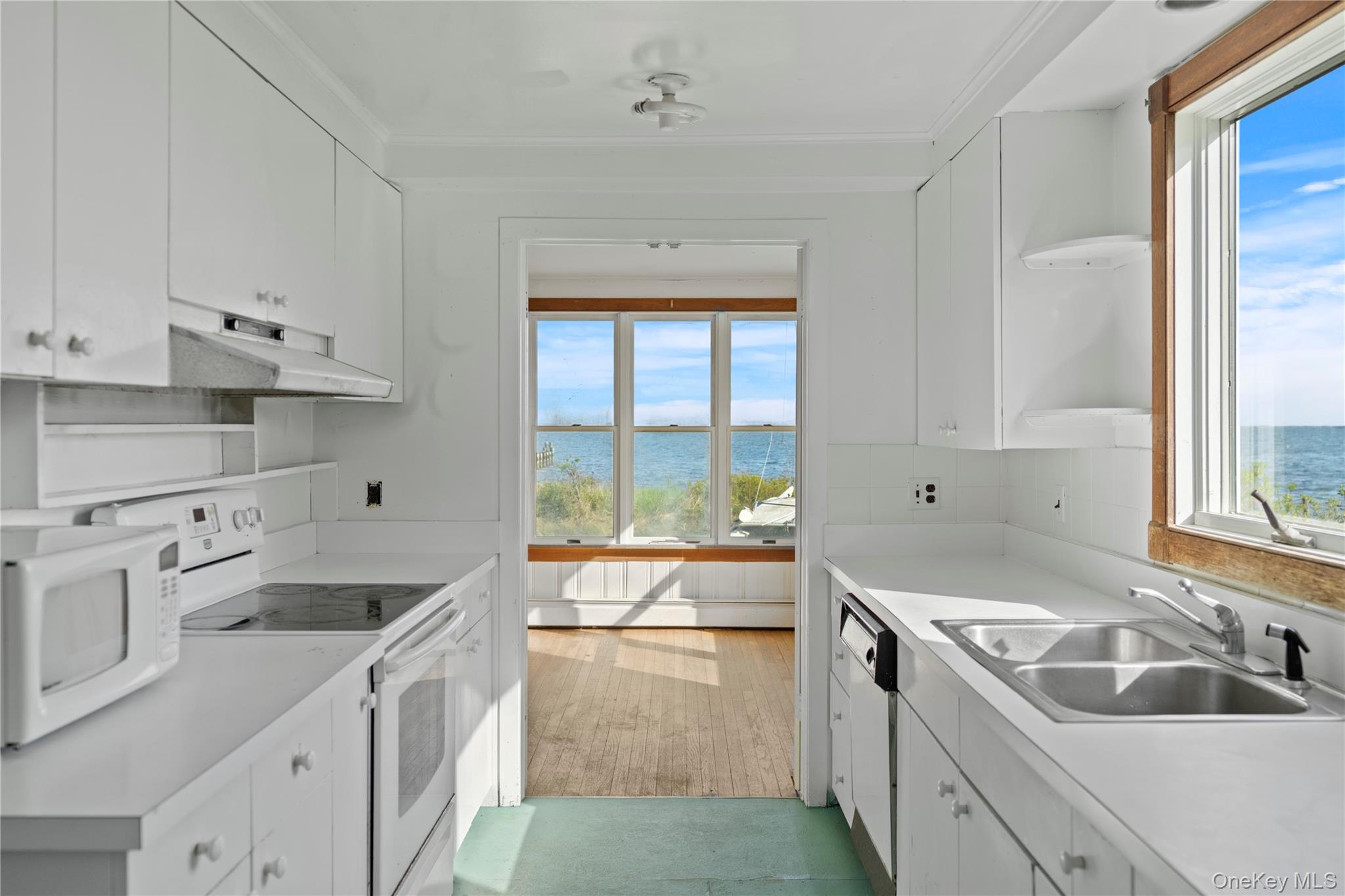 4 Shore Road Property Photo 14