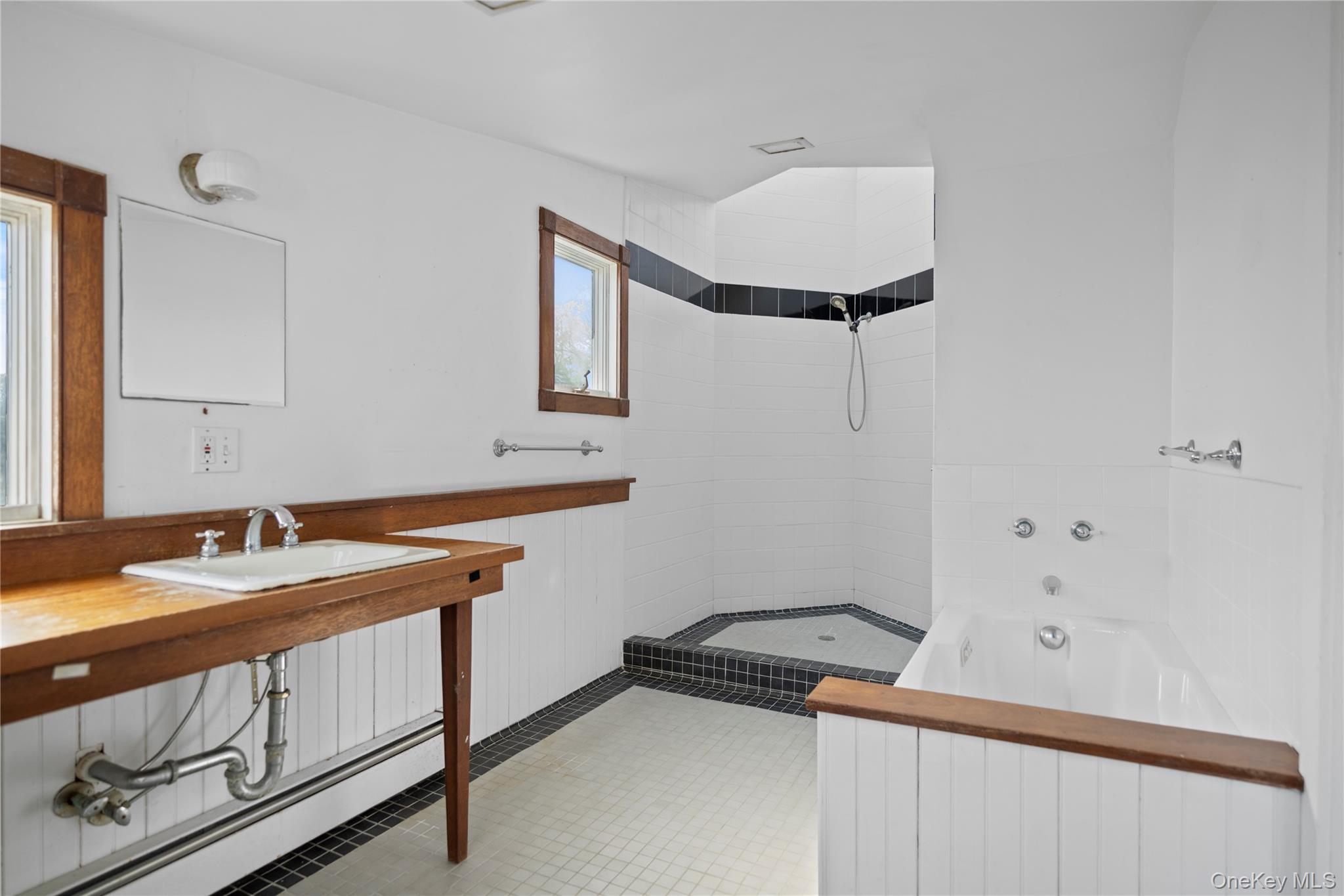 4 Shore Road Property Photo 16