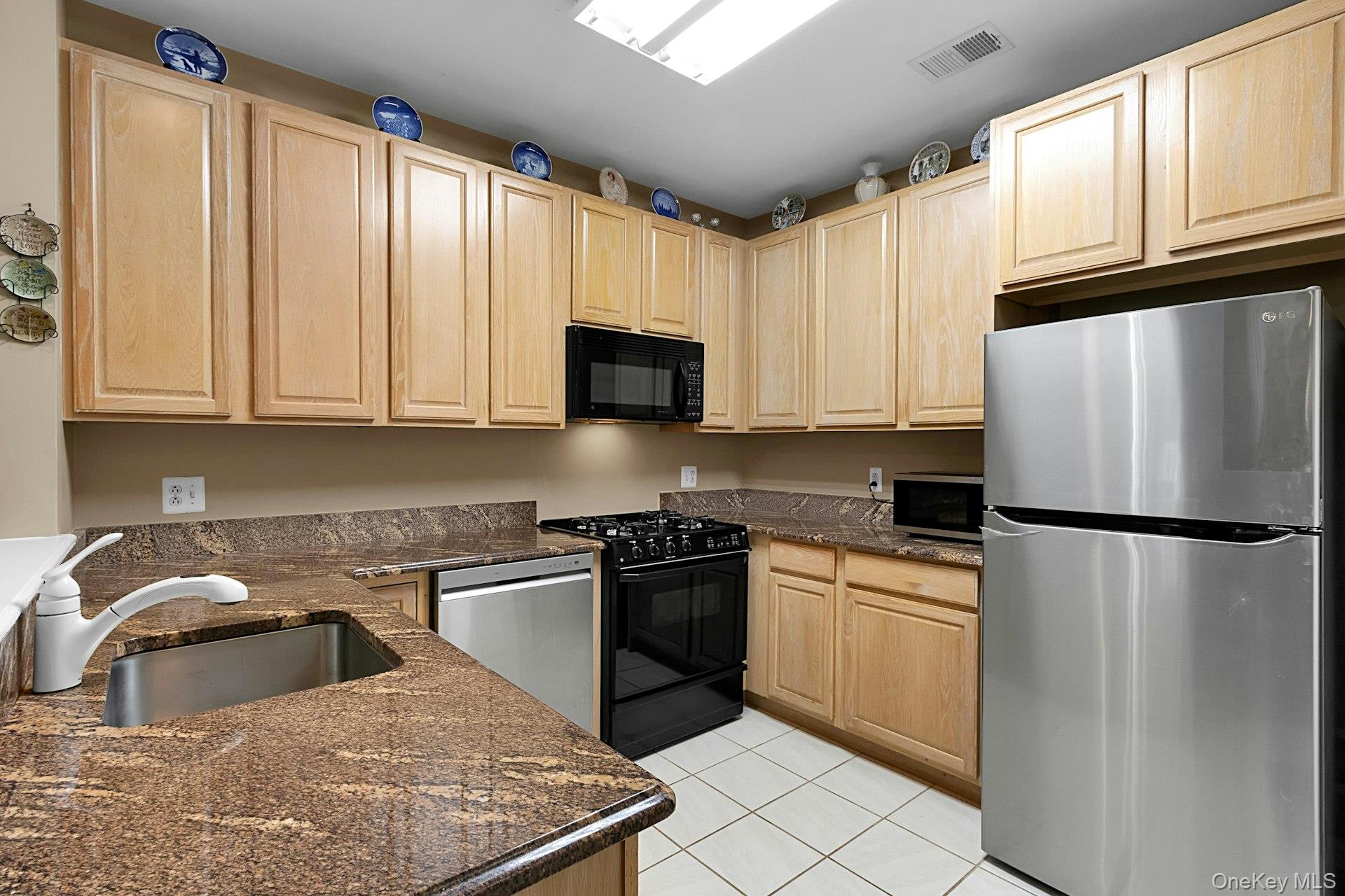 24 N De Baun Avenue 302 Property Photo 6