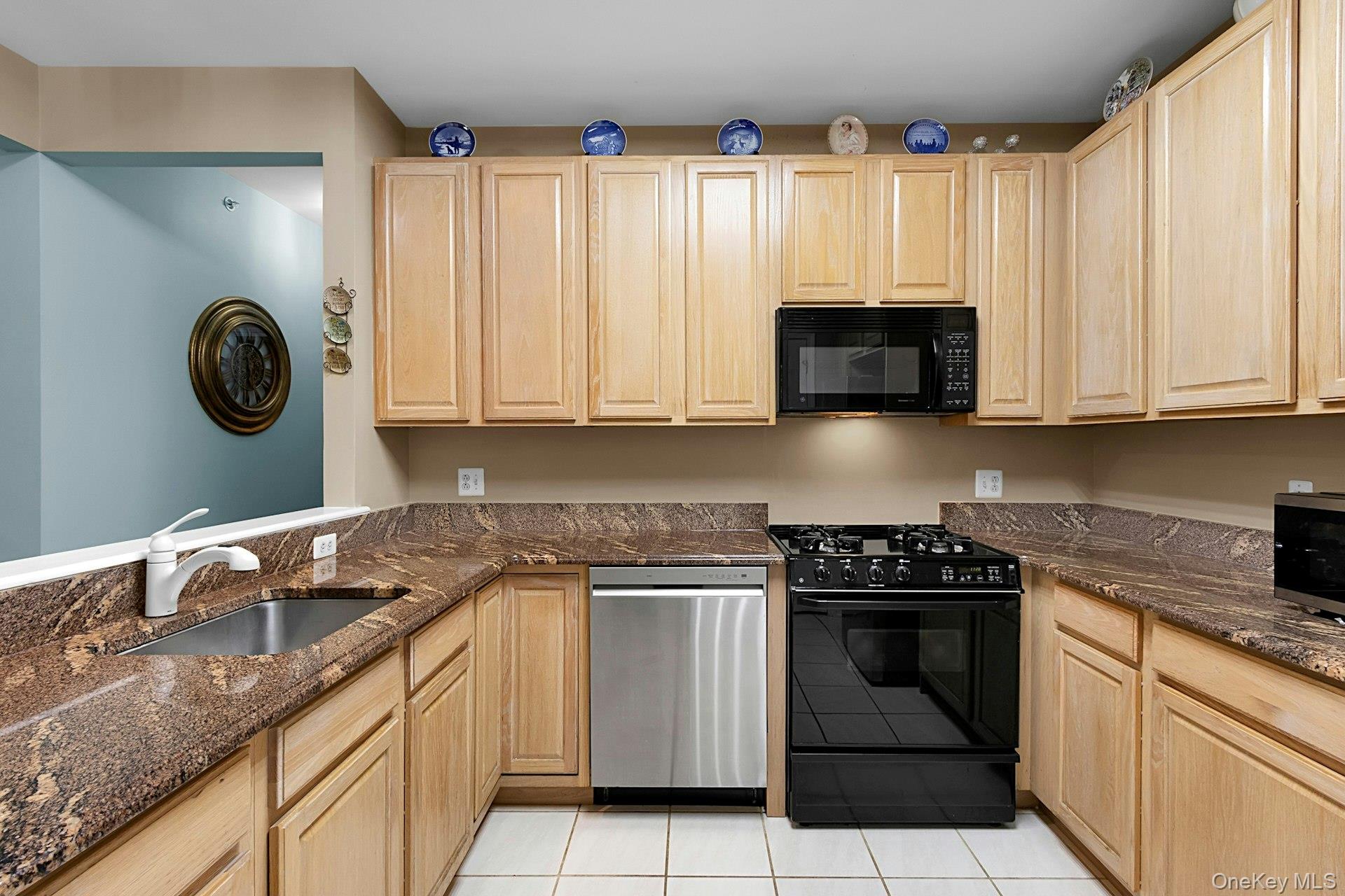24 N De Baun Avenue 302 Property Photo 7