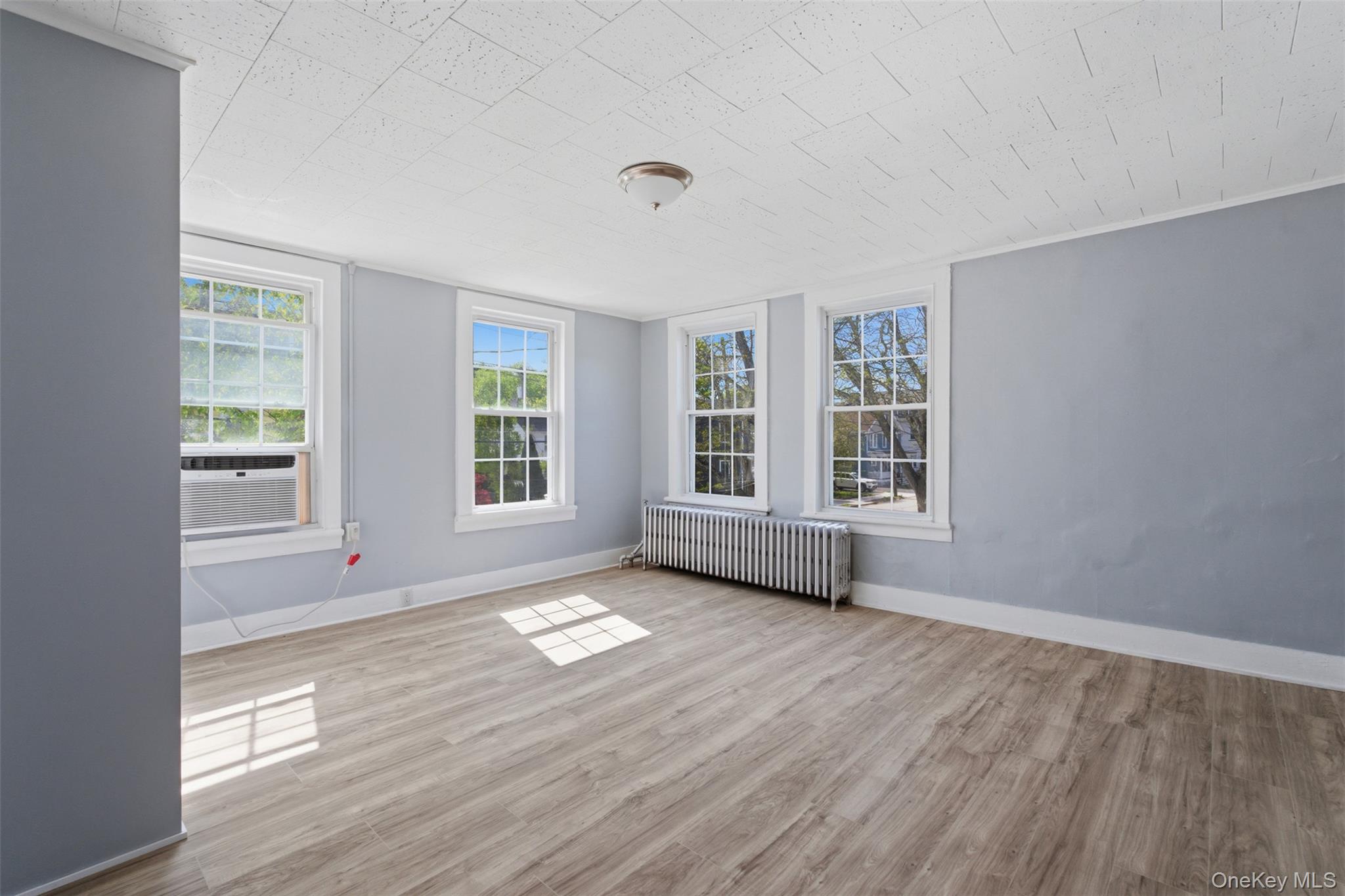 22 E Broome Street Property Photo 18