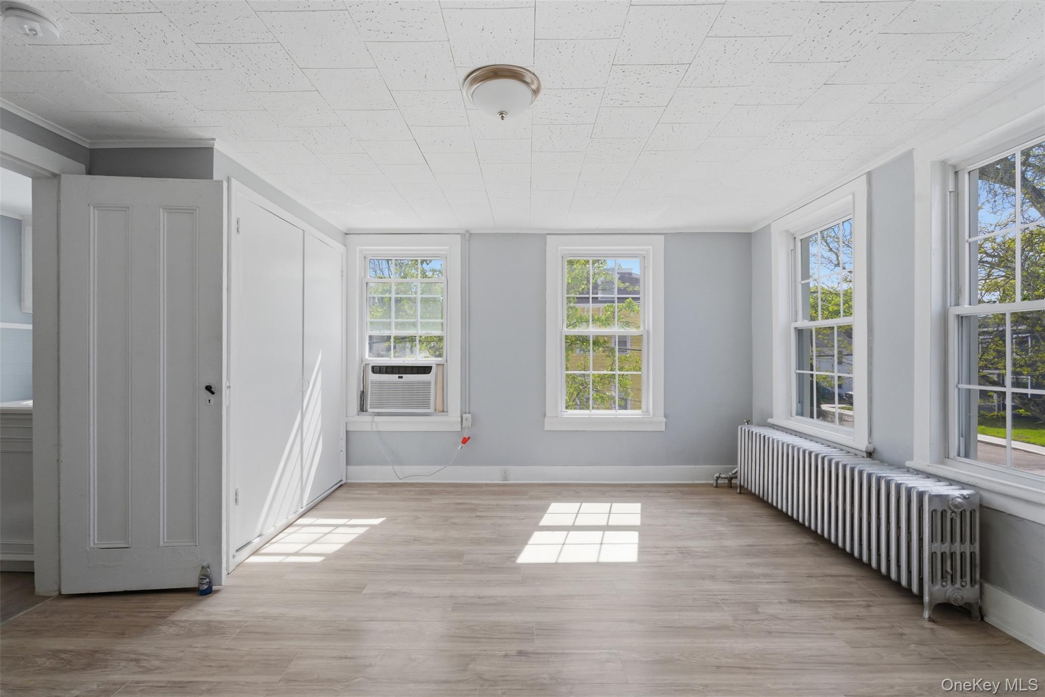 22 E Broome Street Property Photo 19