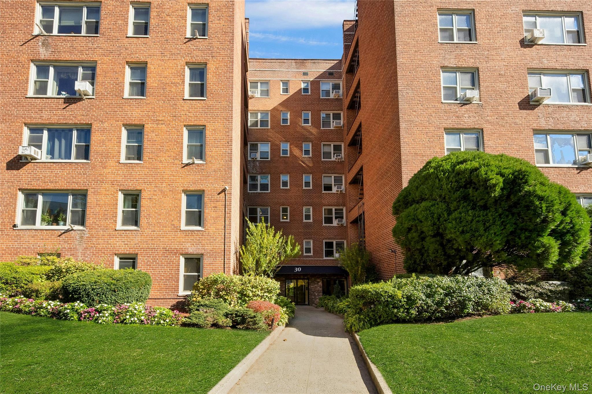 30 N Broadway 5E Property Photo 1