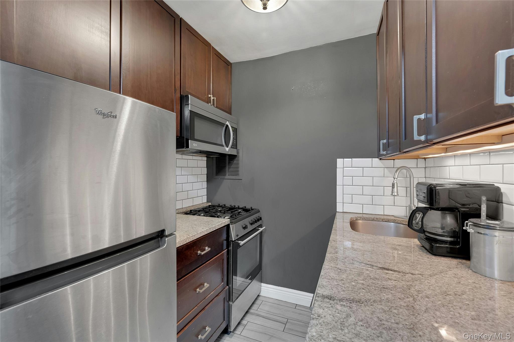 30 N Broadway 5e Property Photo 11