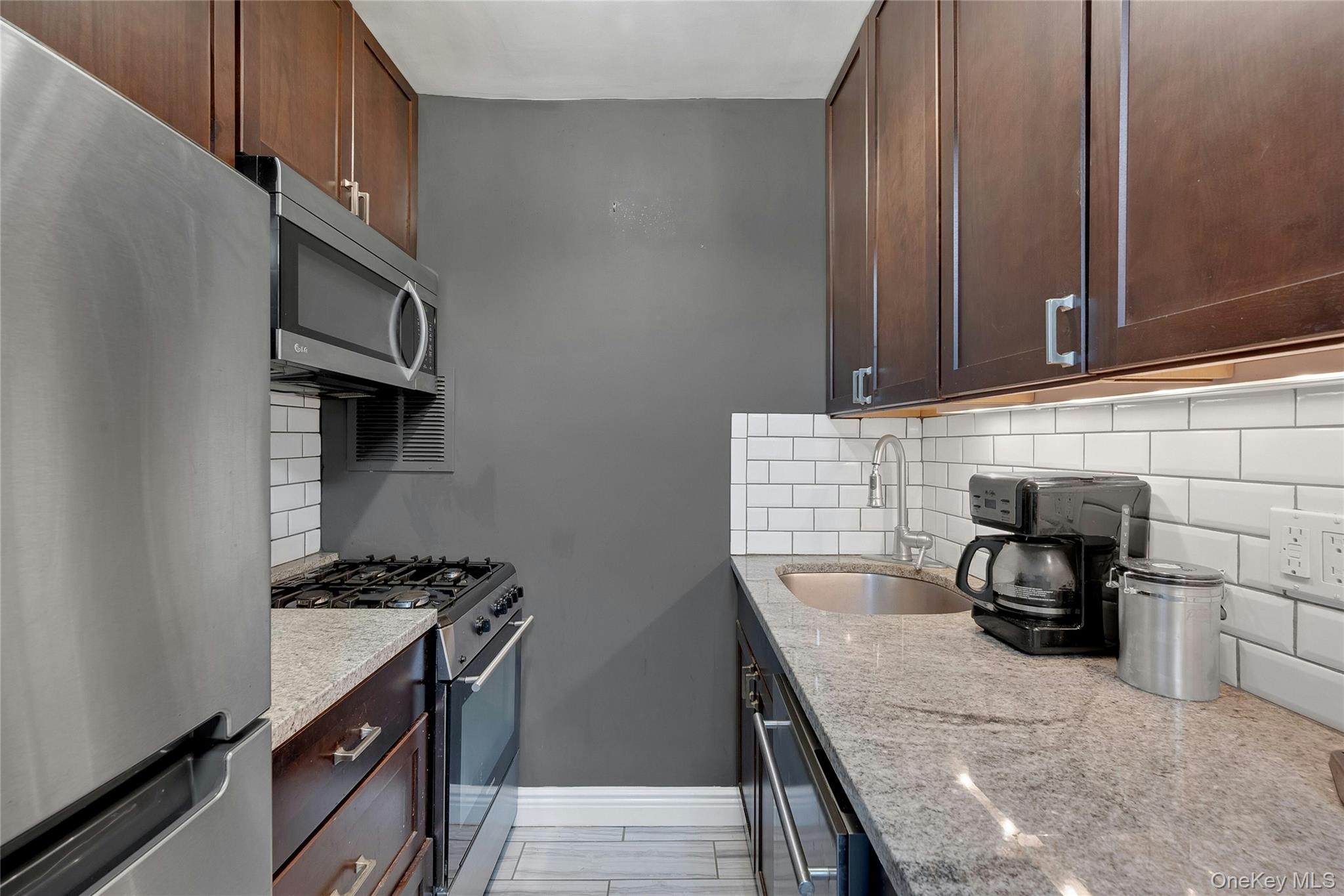 30 N Broadway 5e Property Photo 12