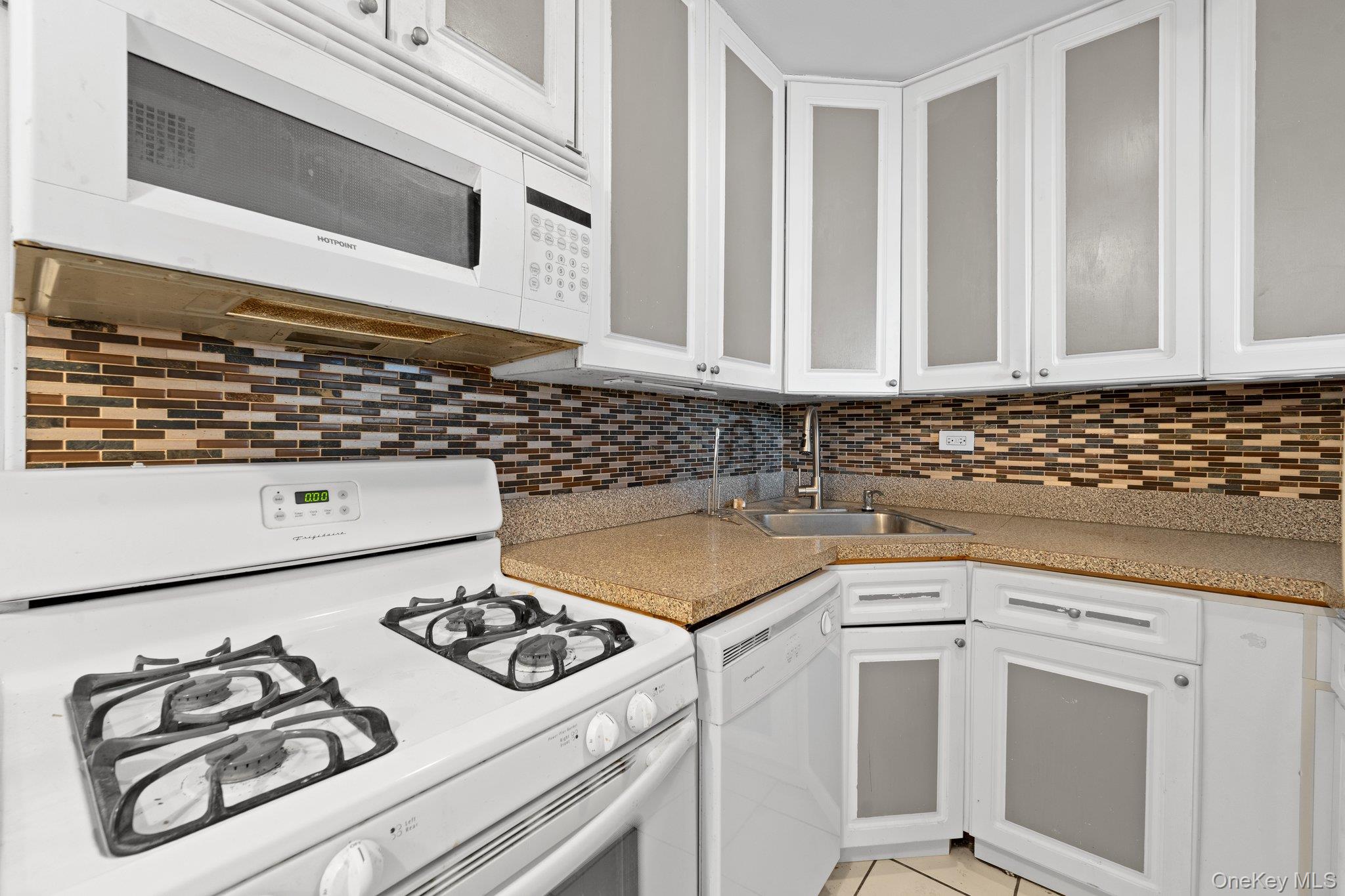3121 Middletown Road 8a Property Photo 6
