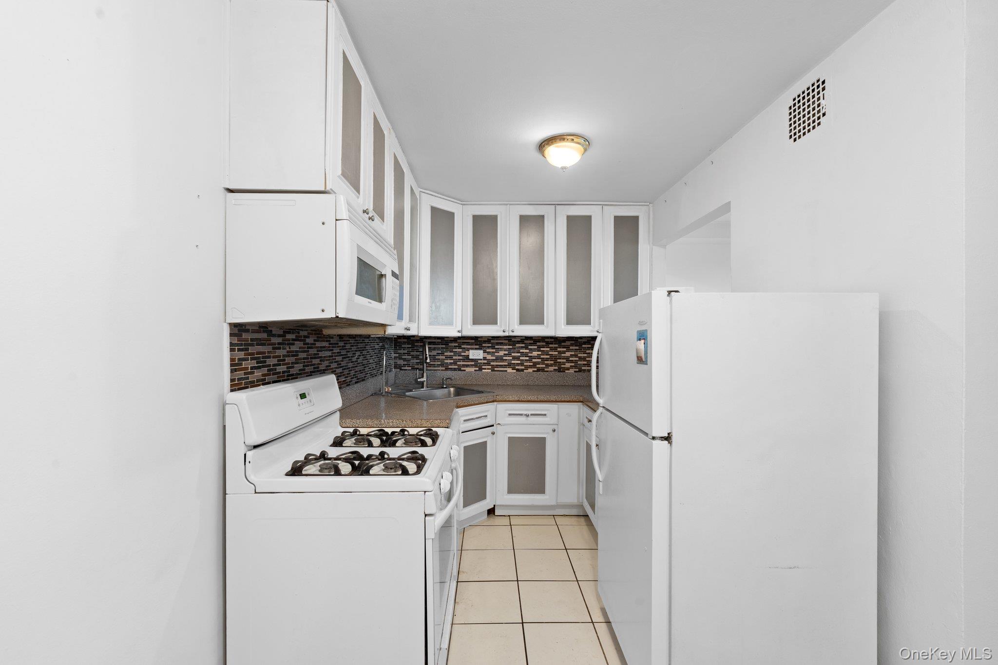 3121 Middletown Road 8a Property Photo 15