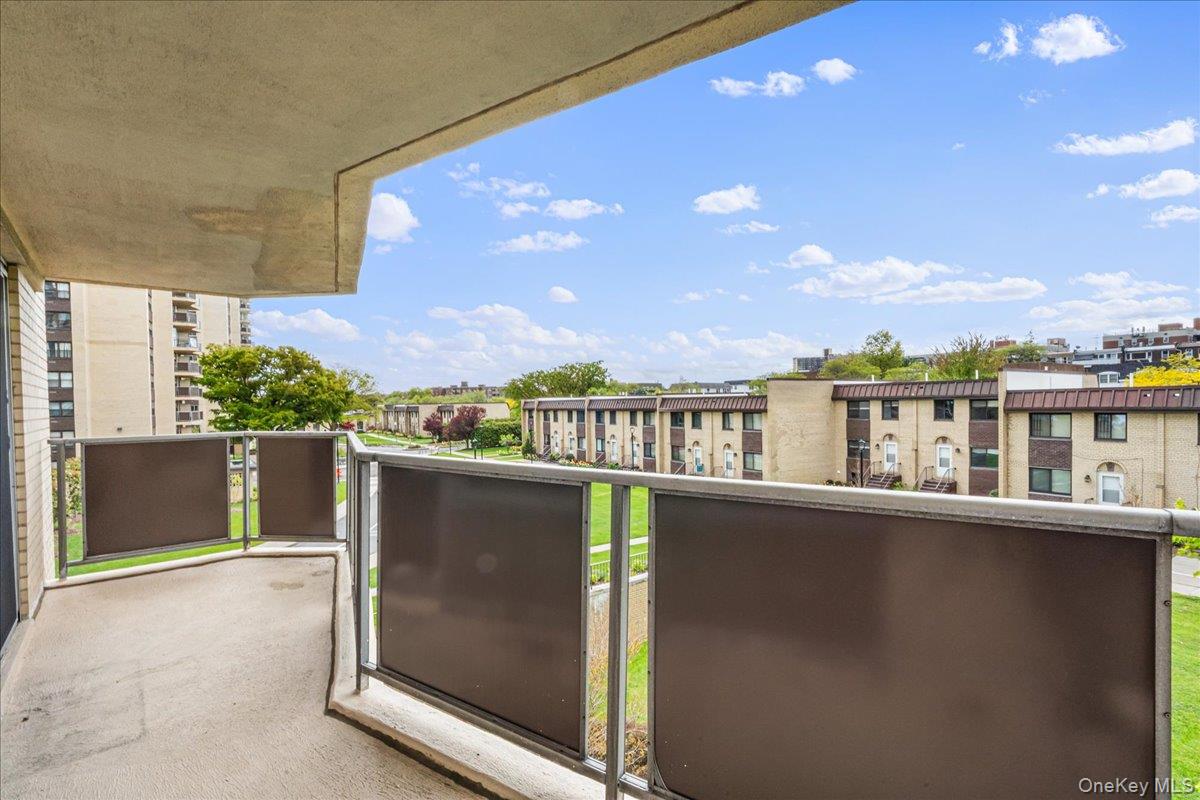 17-85 215th Street 3e Property Photo 2