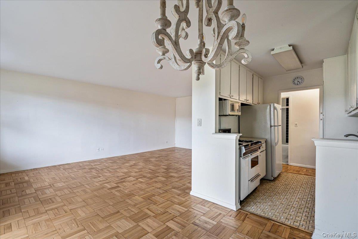 17-85 215th Street 3e Property Photo 10