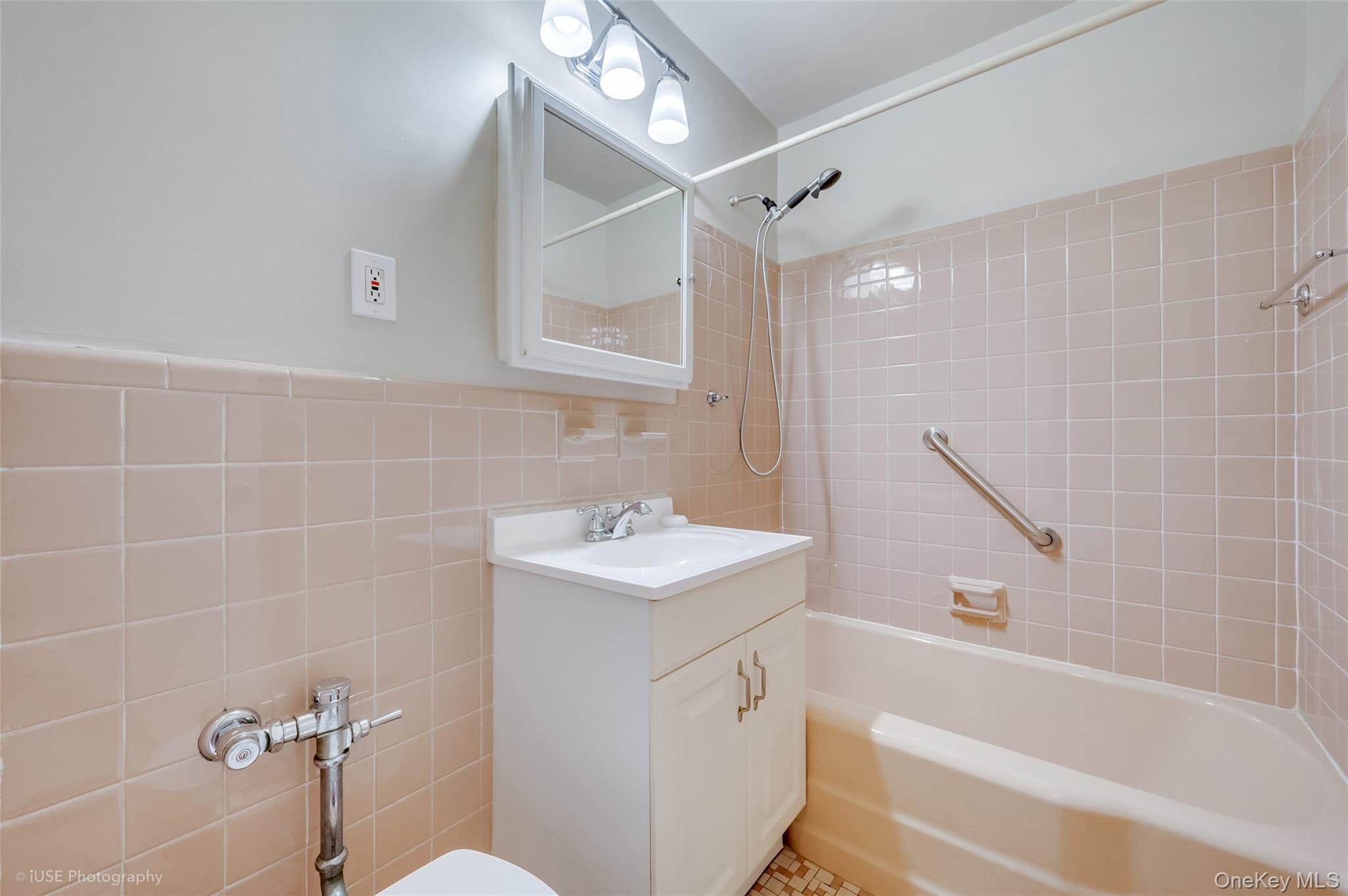 52-40 39th Drive 12n Property Photo 7