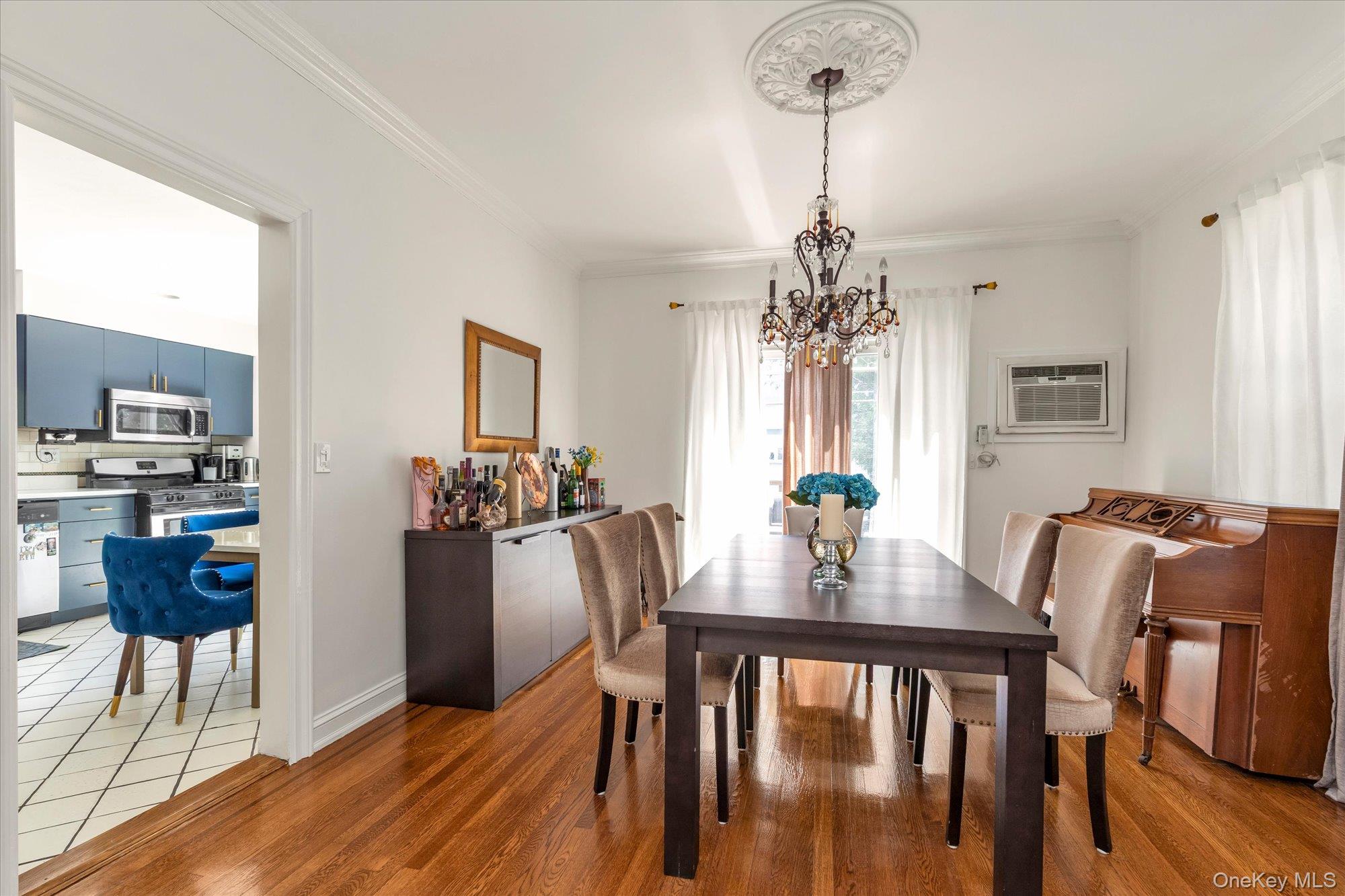 1051 Roselle Place Property Photo 4