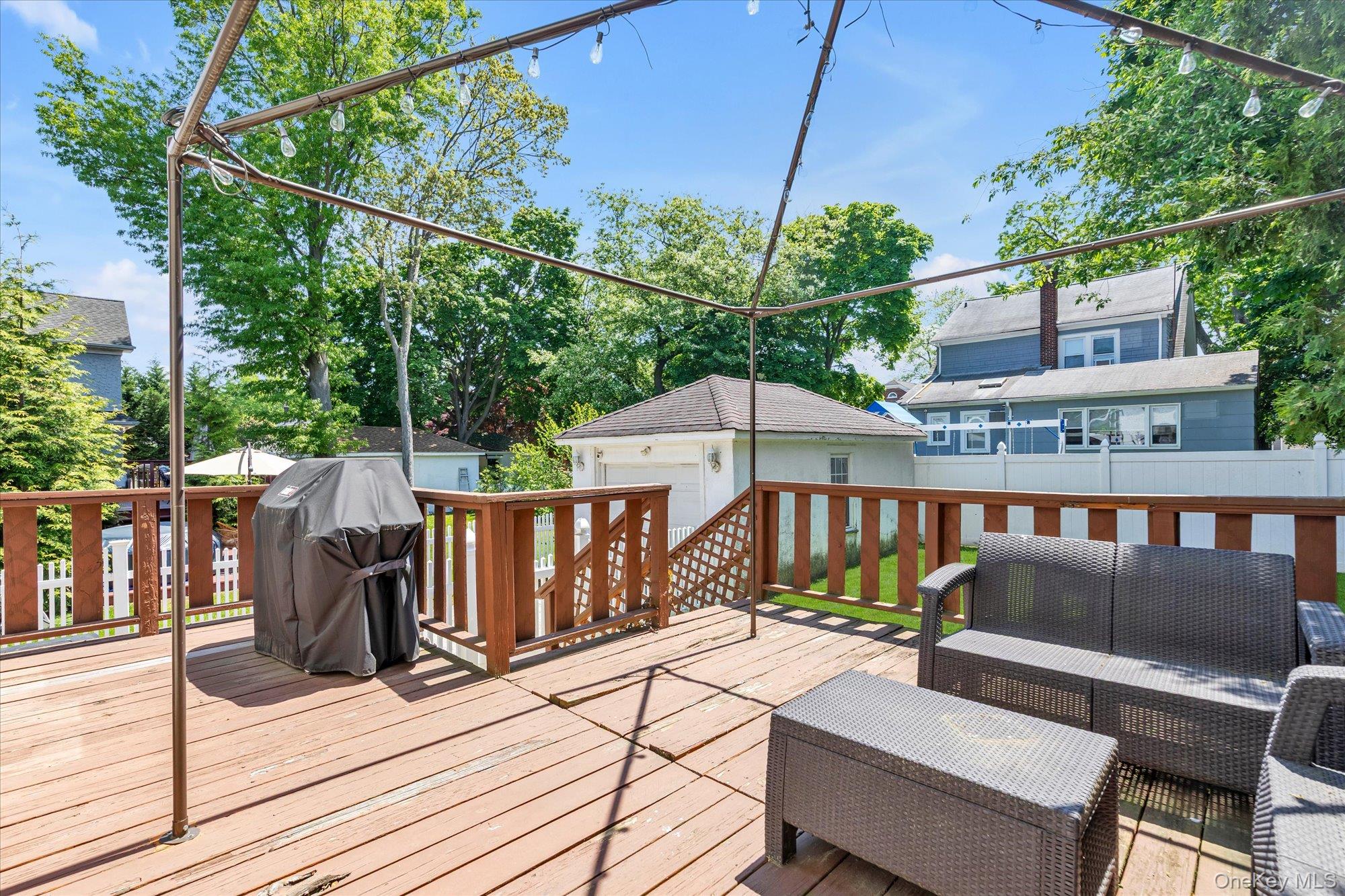 1051 Roselle Place Property Photo 14