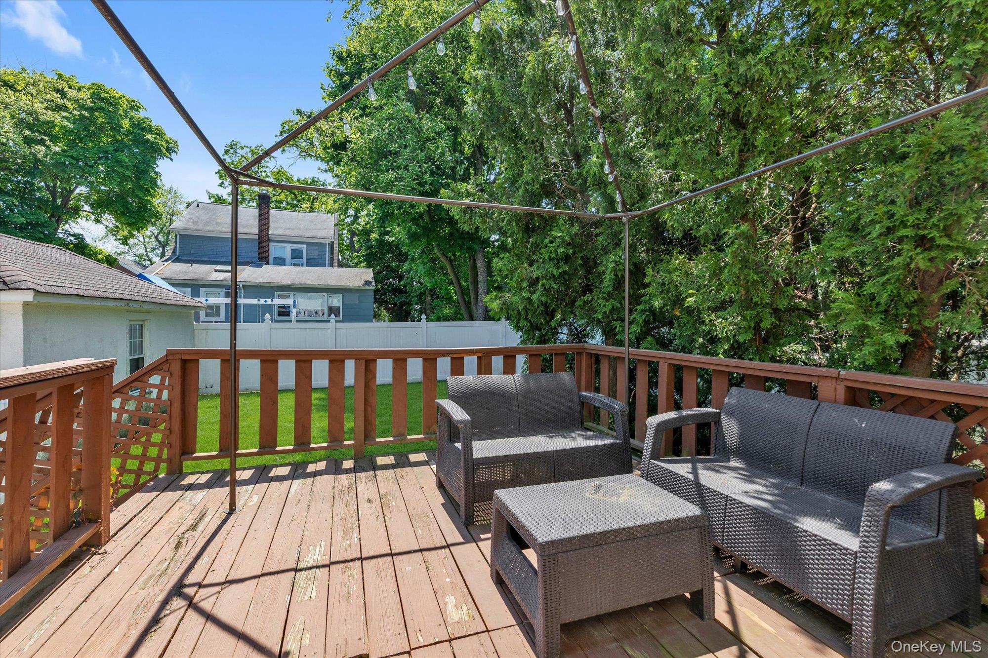 1051 Roselle Place Property Photo 15
