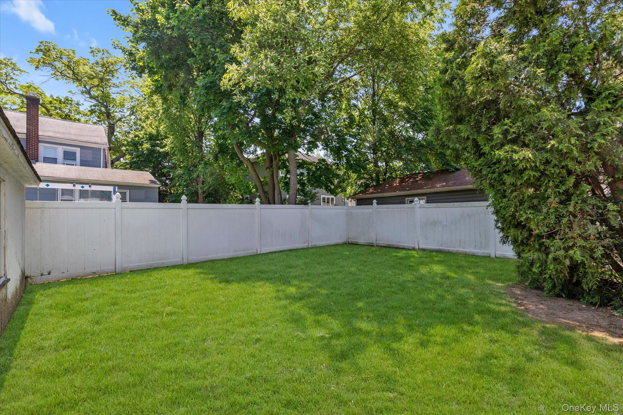 1051 Roselle Place Property Photo 18