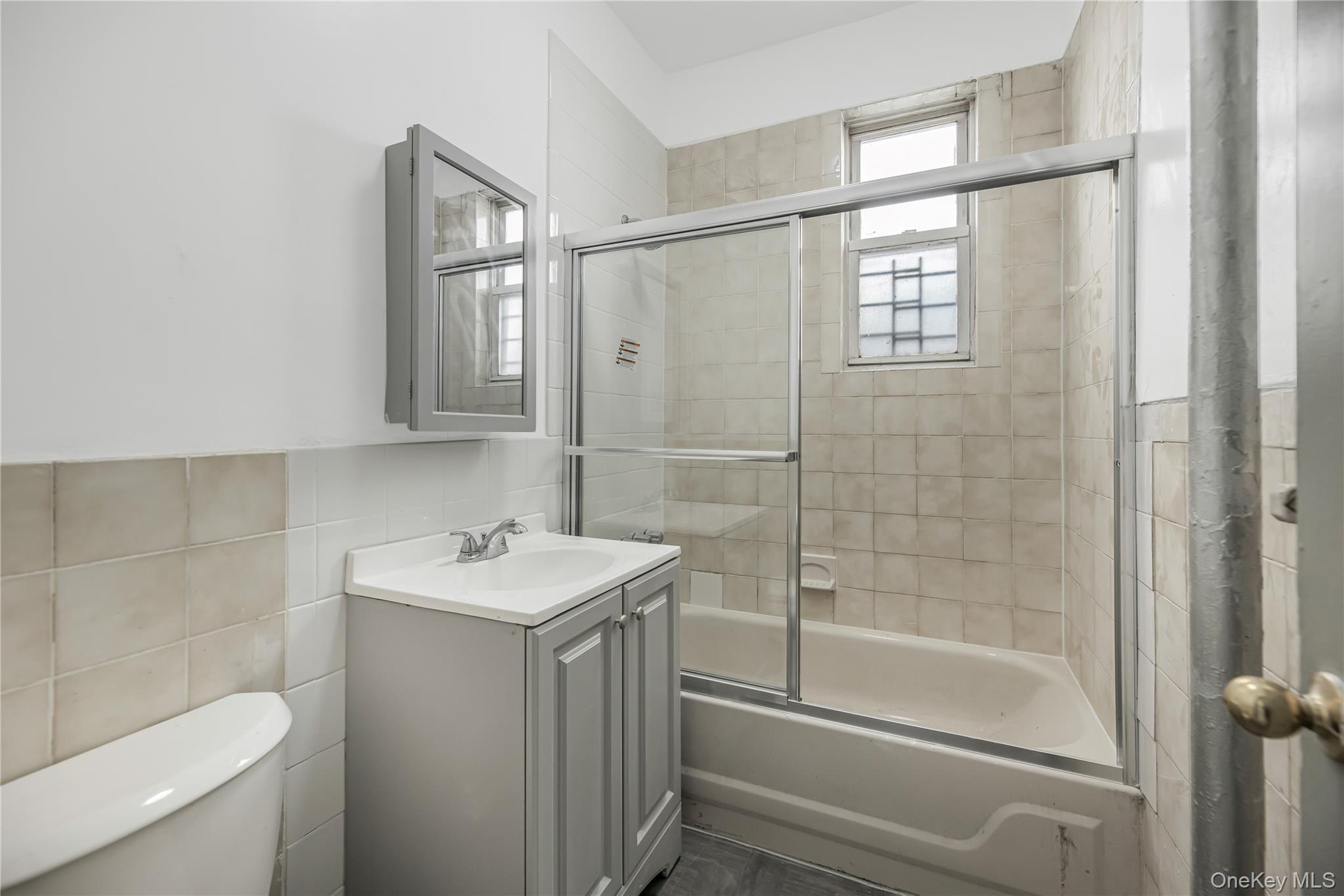 1260 Evergreen Avenue 1 Property Photo 8