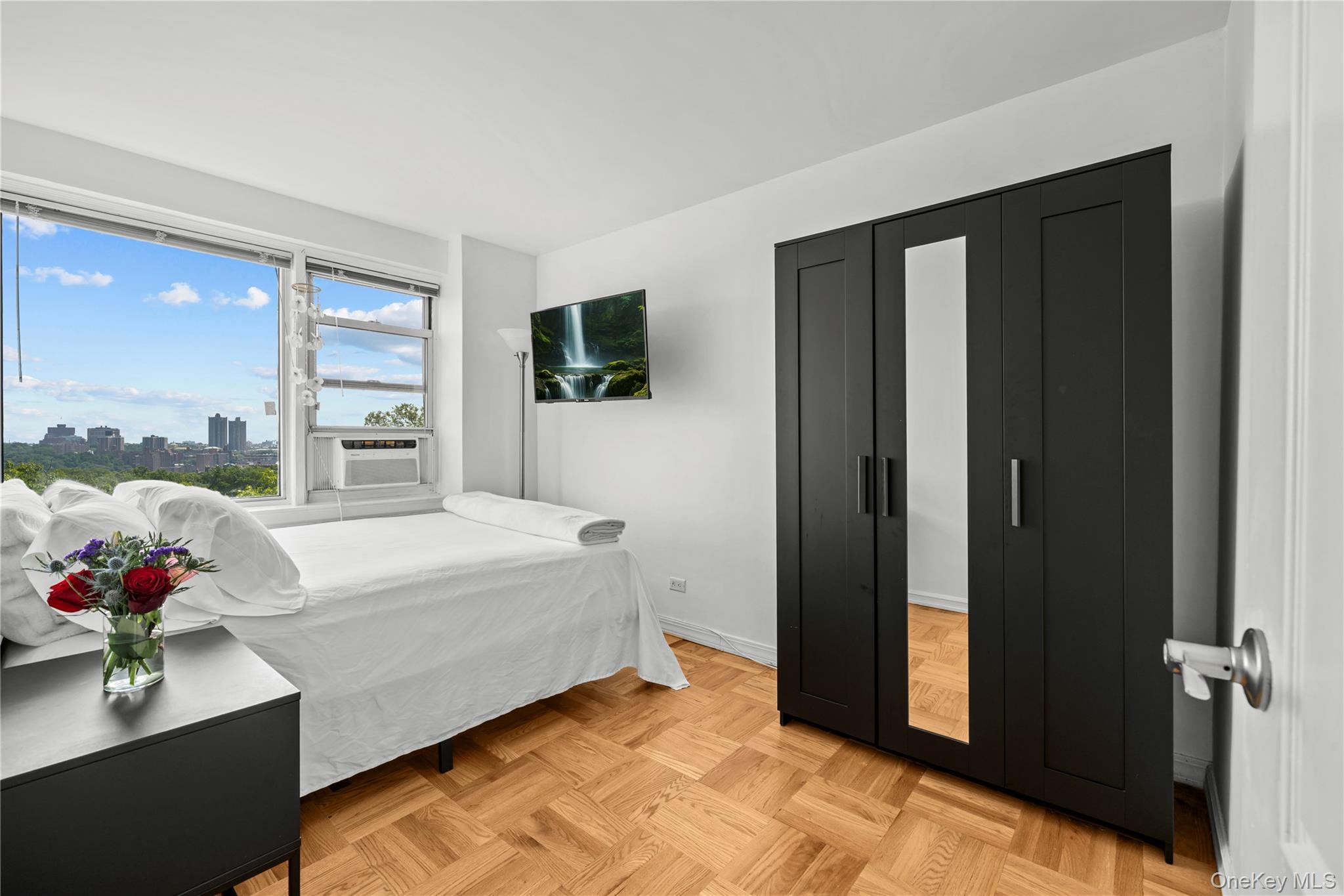 4555 Henry Hudson Parkway A908 Property Photo 6
