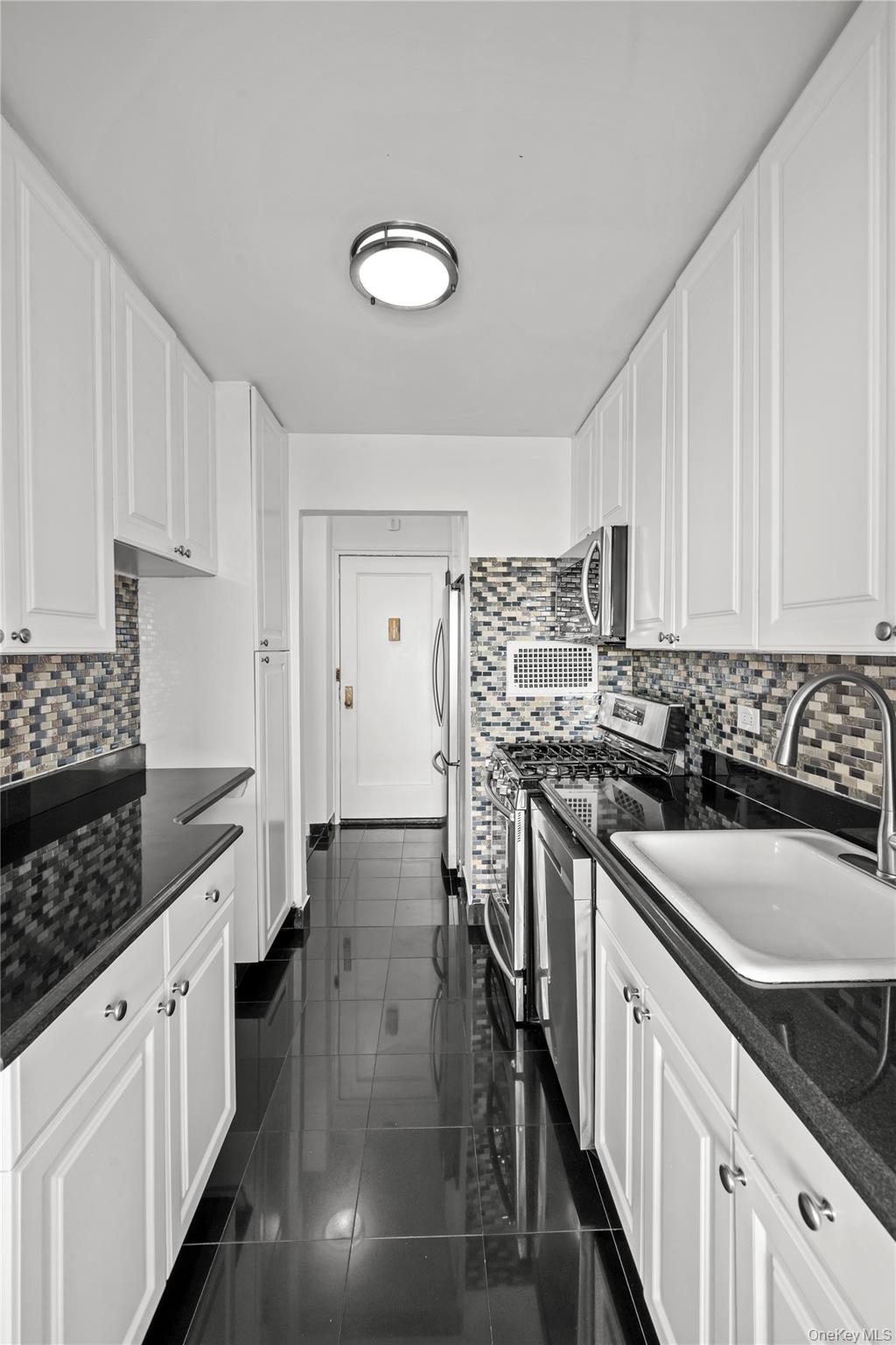 4555 Henry Hudson Parkway A908 Property Photo 8