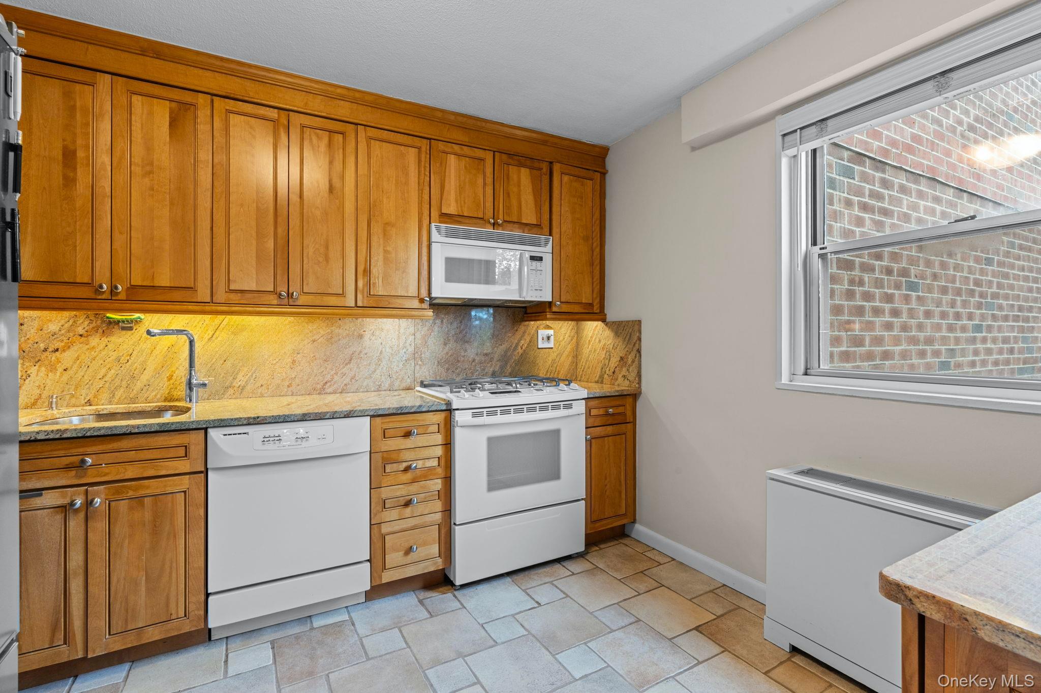 70-31 108th Street 3g Property Photo 11