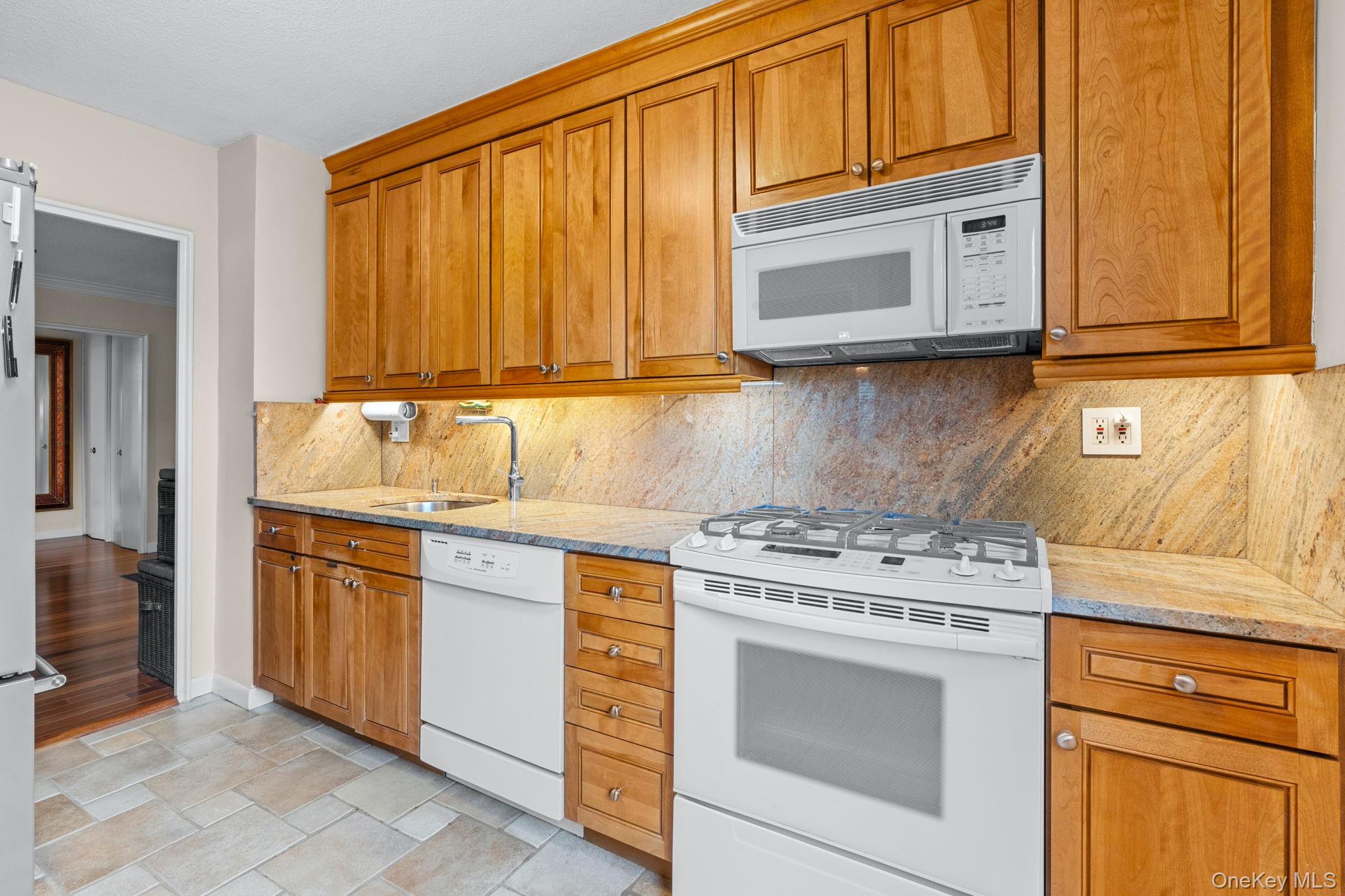 70-31 108th Street 3g Property Photo 12