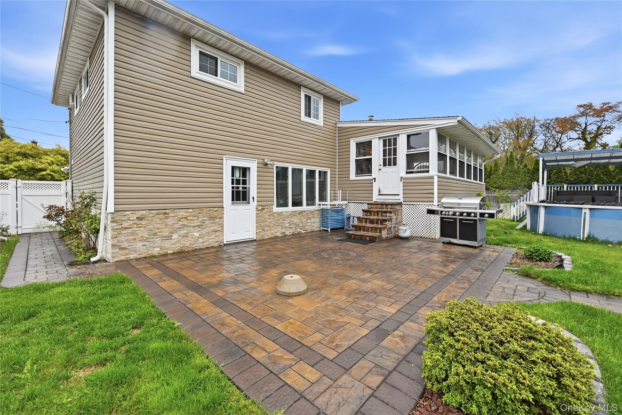 572 Benjamin Road Property Photo 4