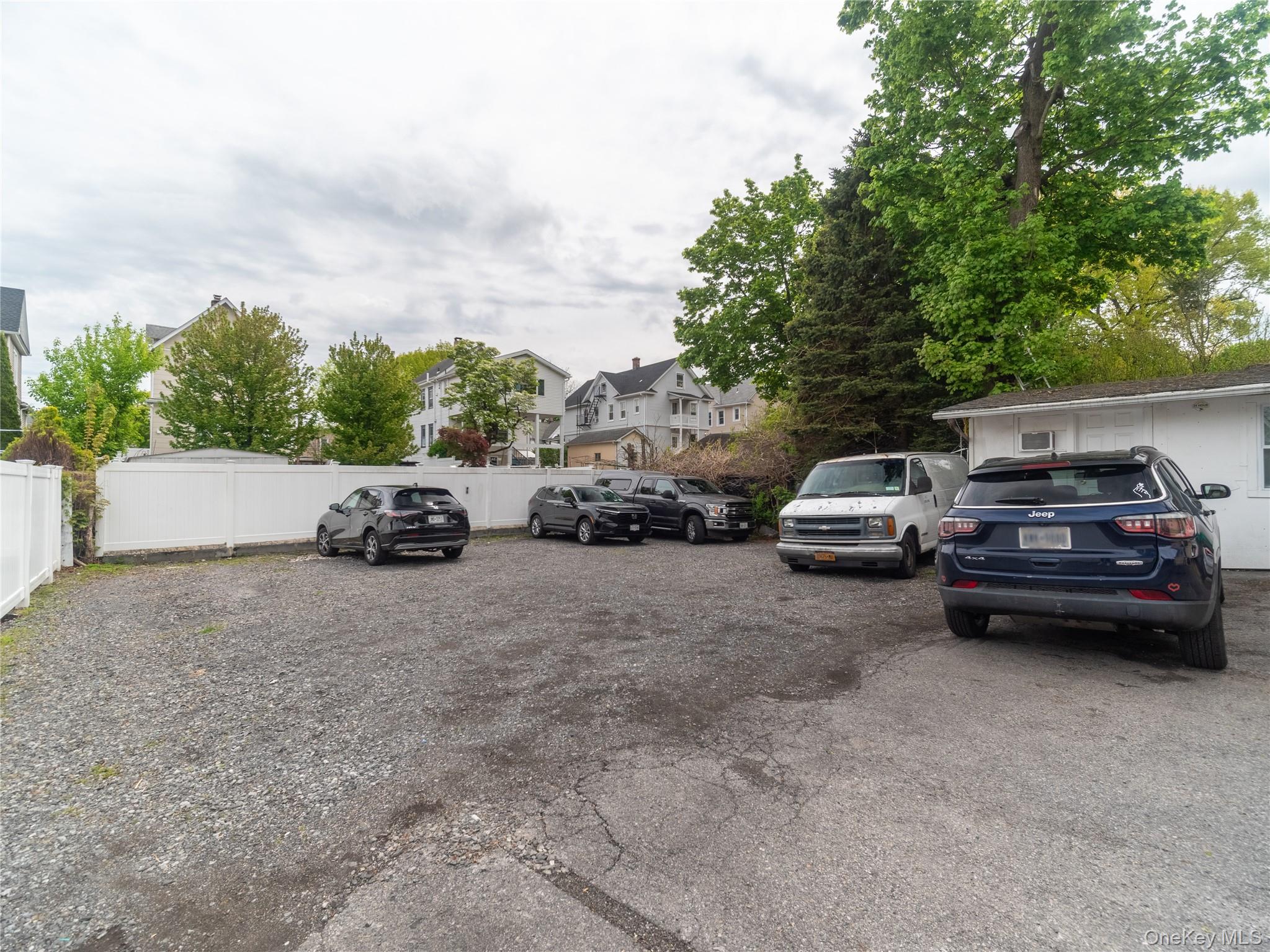 533 Willett Avenue Property Photo 3