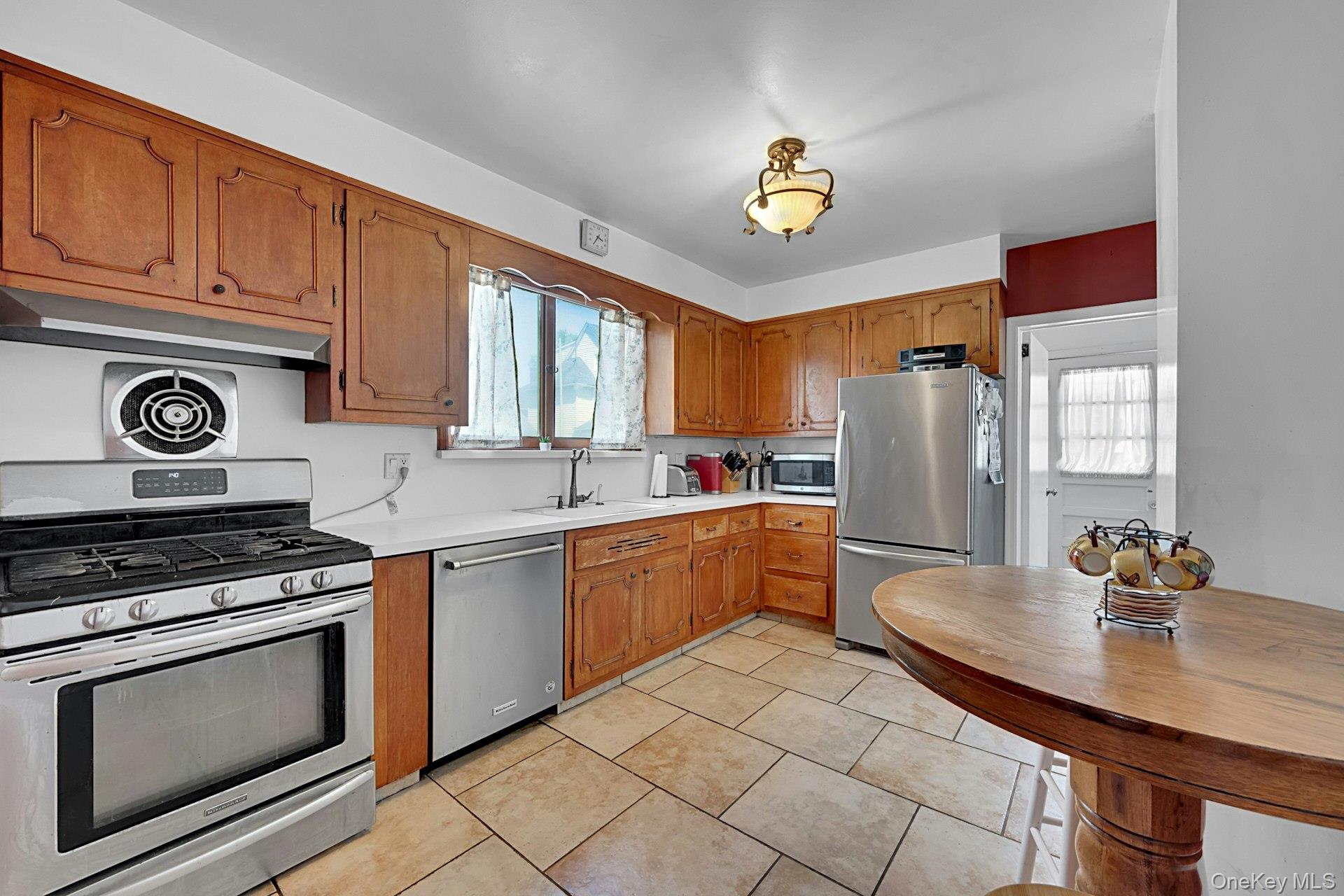 321 Rich Avenue Property Photo 9