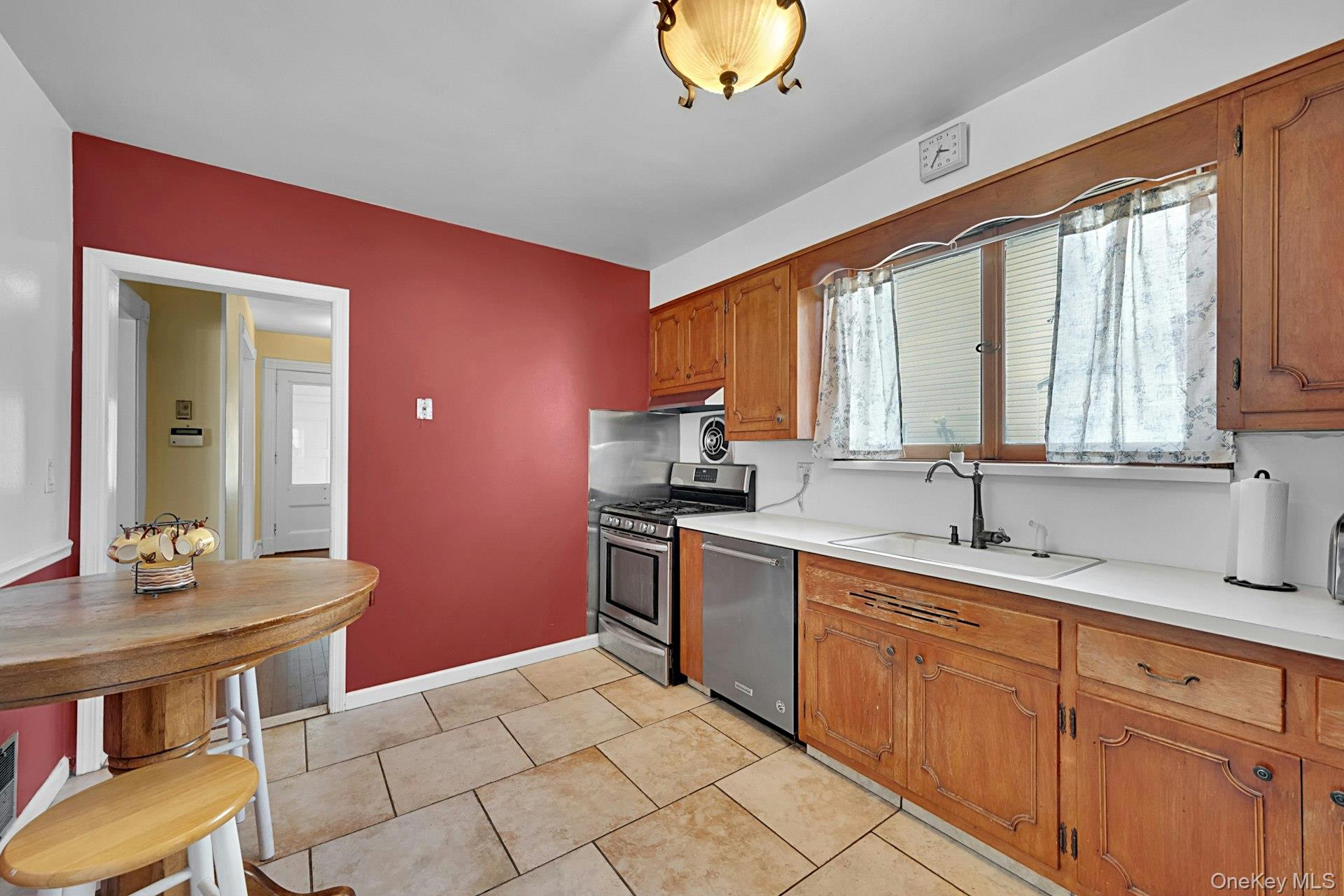 321 Rich Avenue Property Photo 10