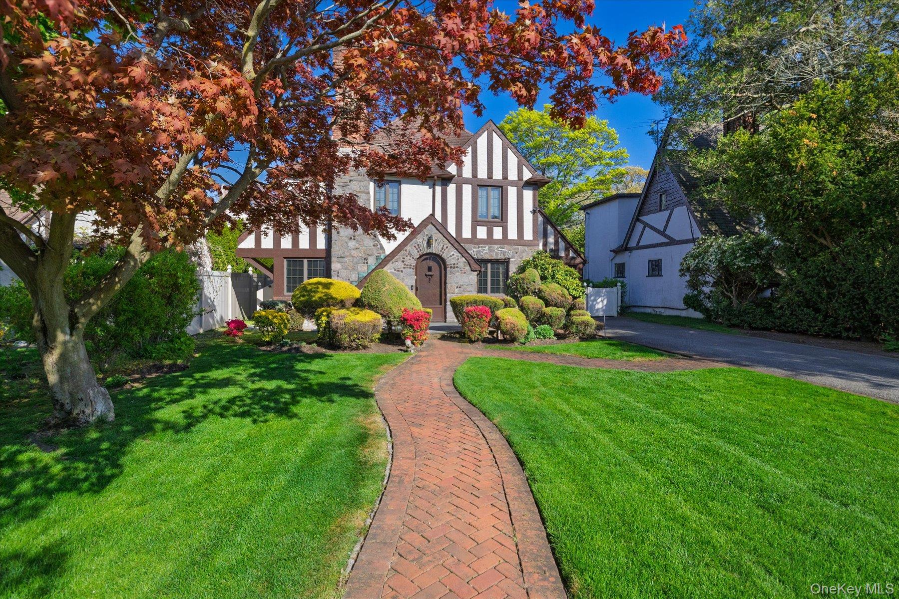 19 Addison Place Property Photo 1