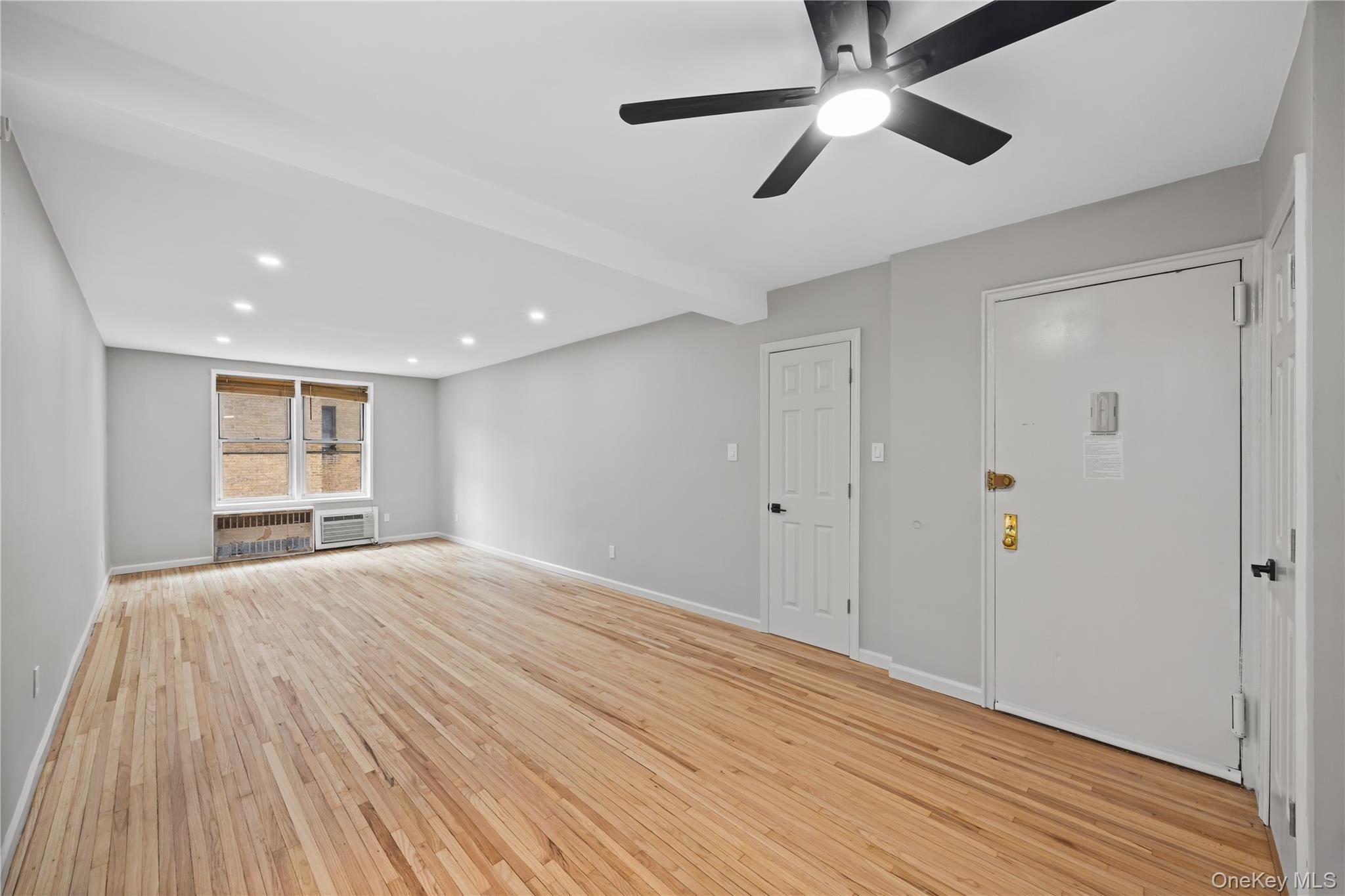 6535 Broadway 2a Property Photo 4