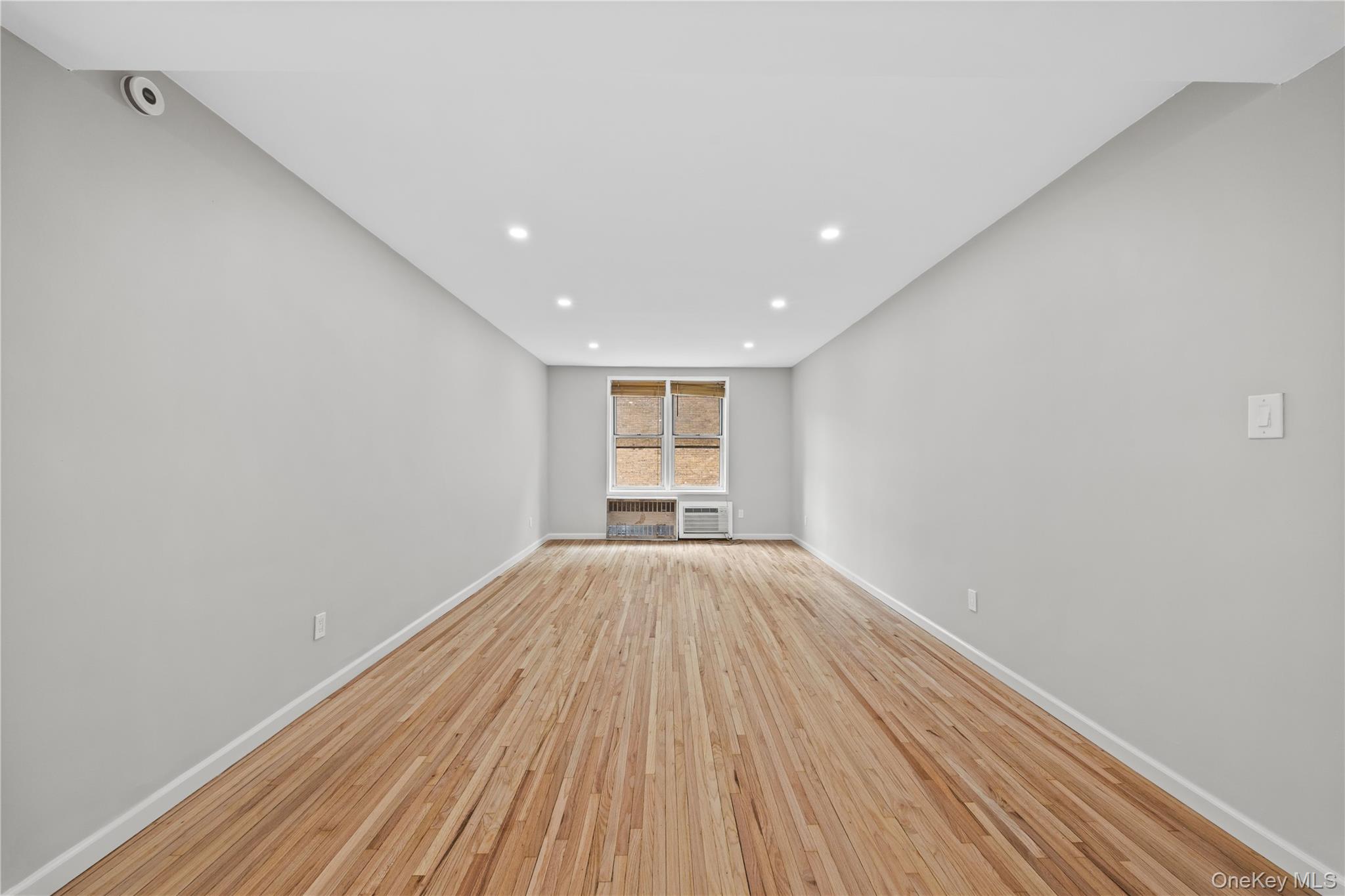 6535 Broadway 2a Property Photo 5