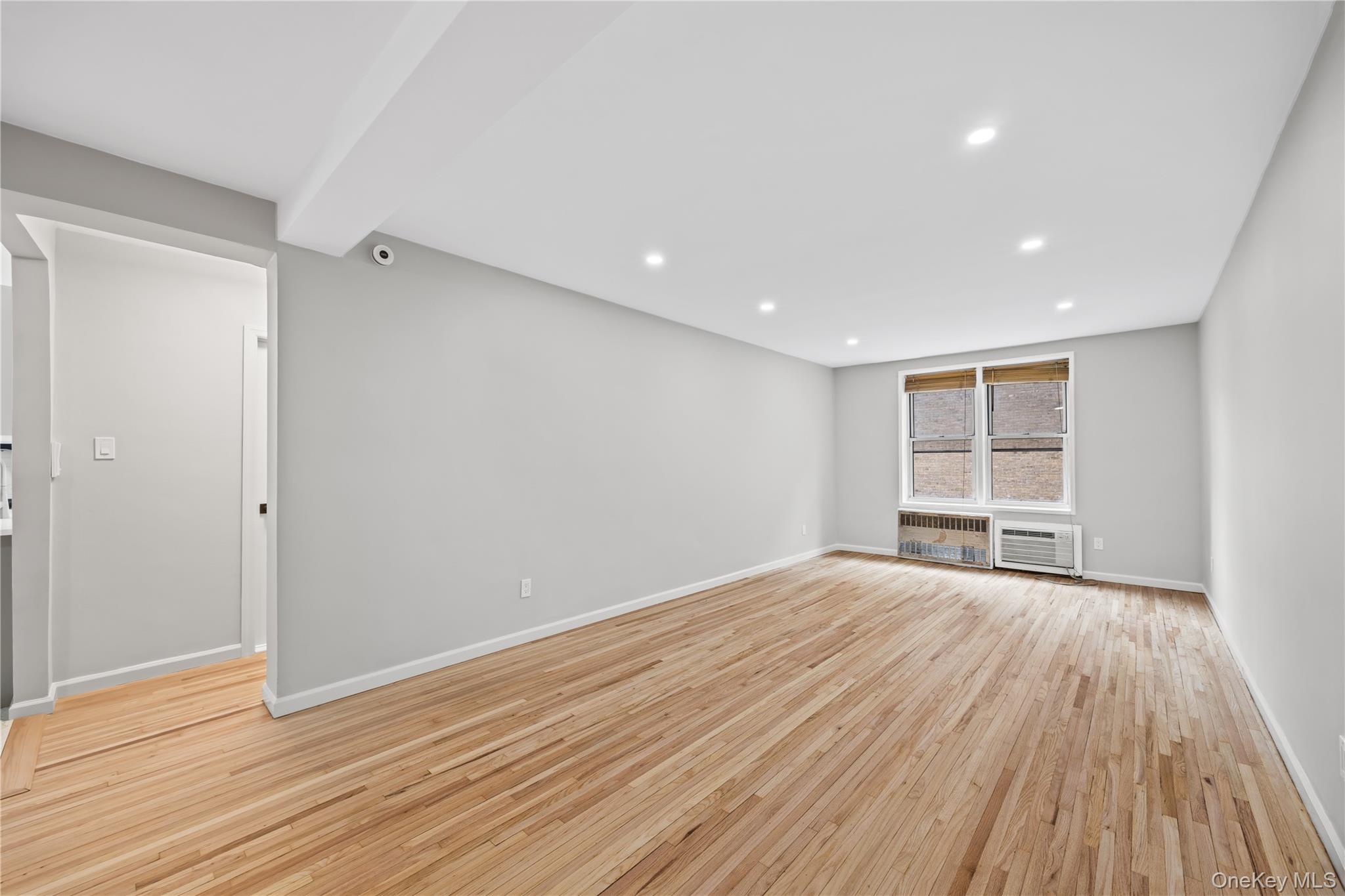 6535 Broadway 2a Property Photo 6