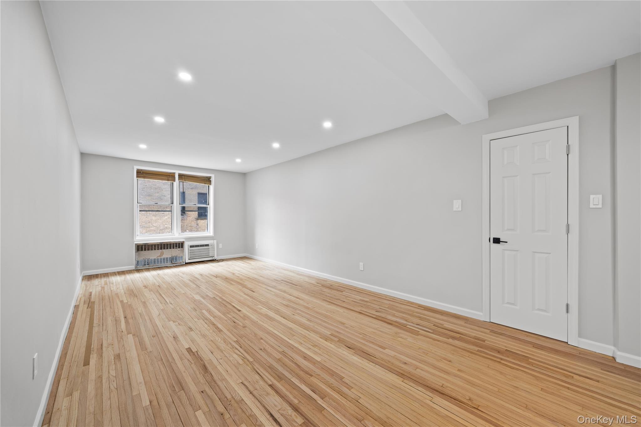 6535 Broadway 2a Property Photo 7