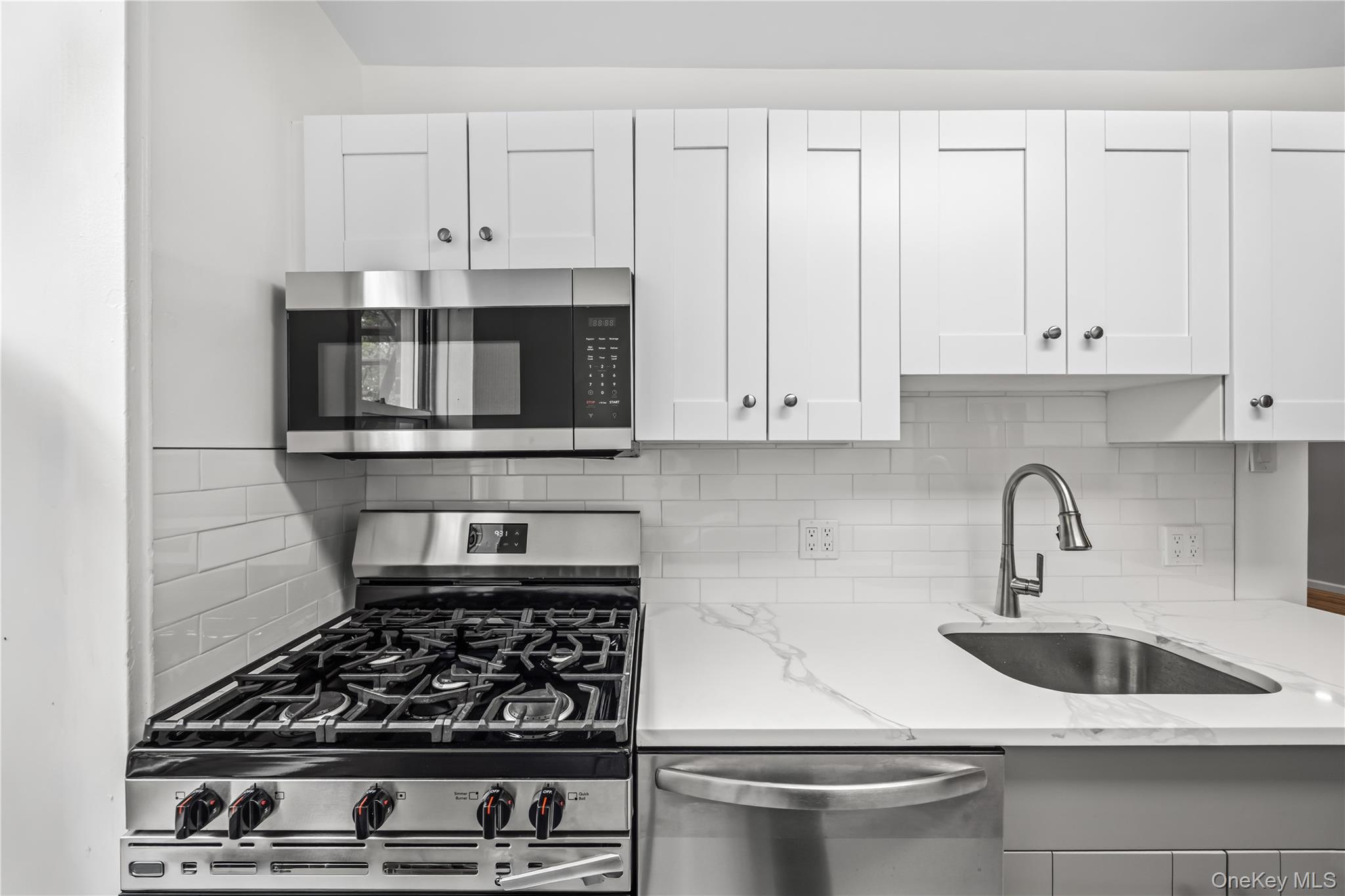 6535 Broadway 2a Property Photo 14