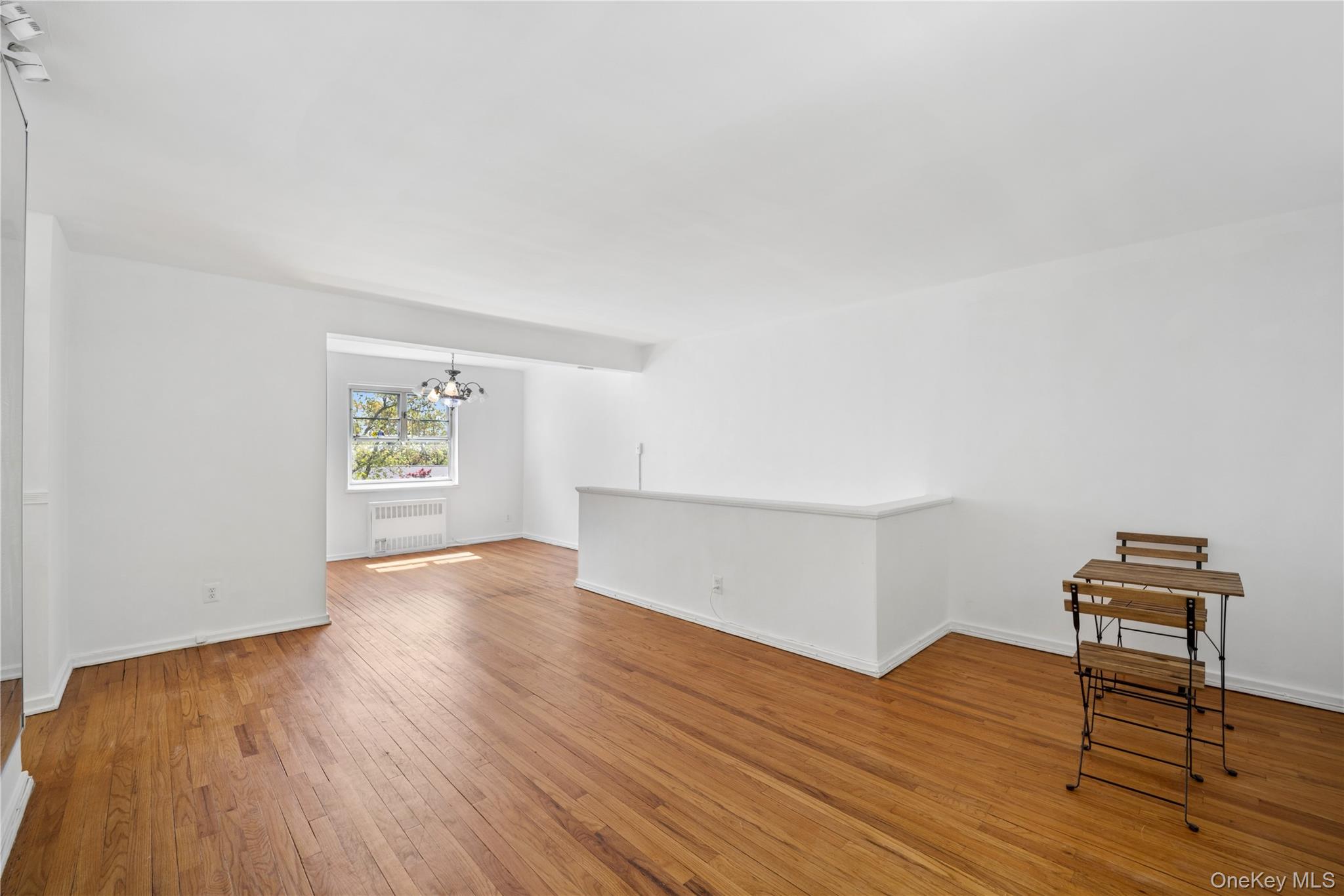 228-14 Stronghurst Avenue Upper Property Photo 6