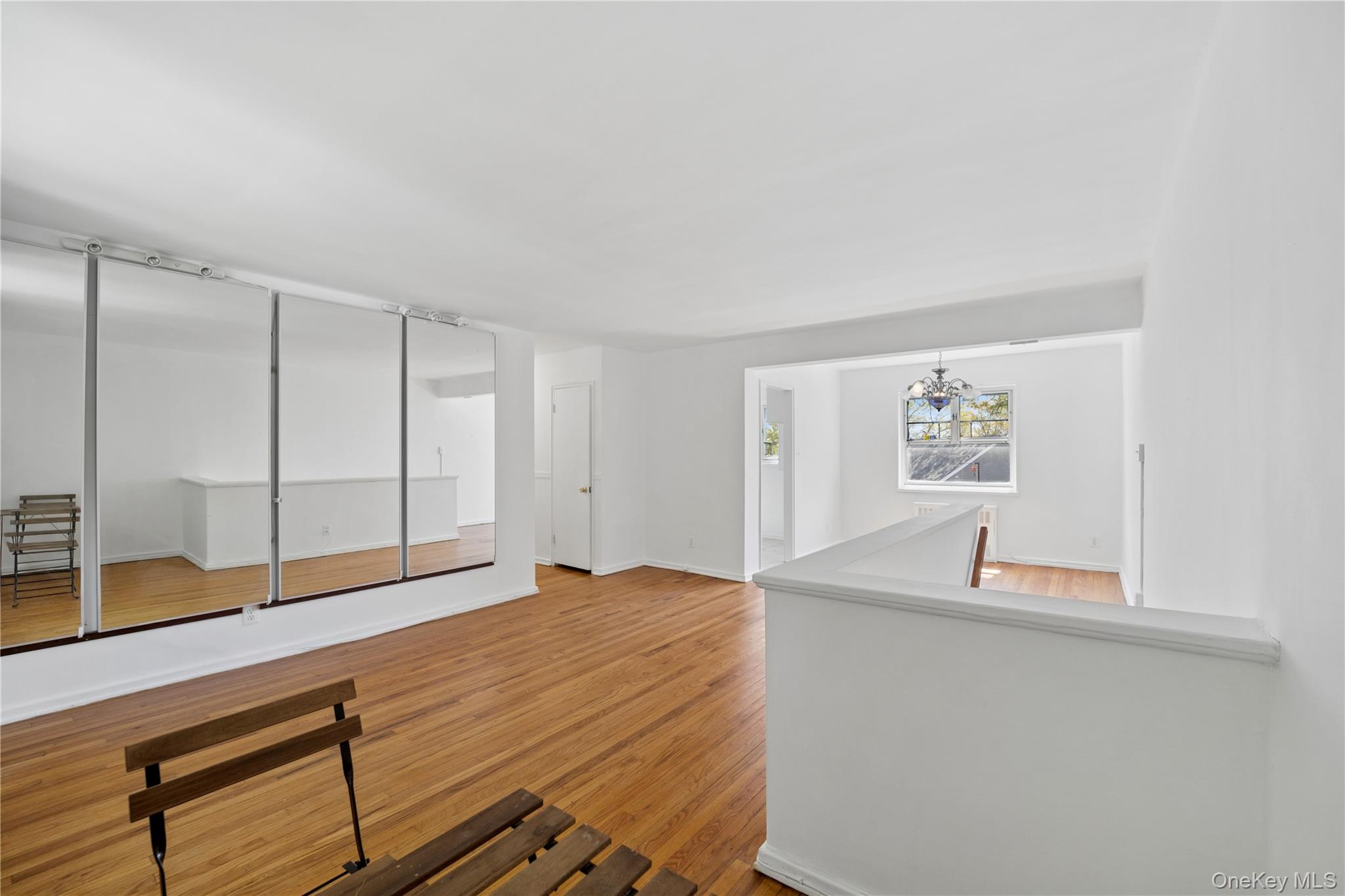 228-14 Stronghurst Avenue Upper Property Photo 7