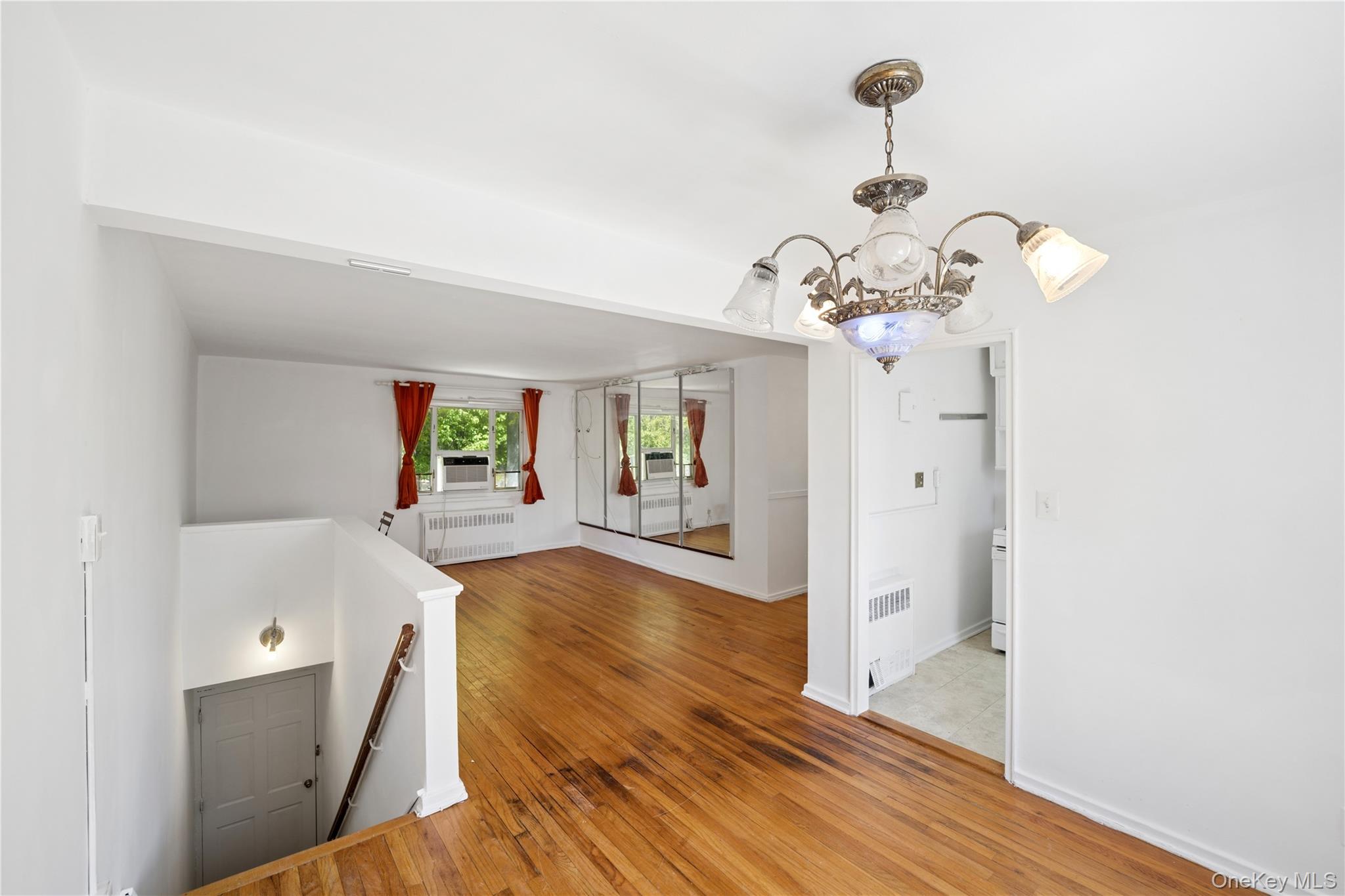 228-14 Stronghurst Avenue Upper Property Photo 10
