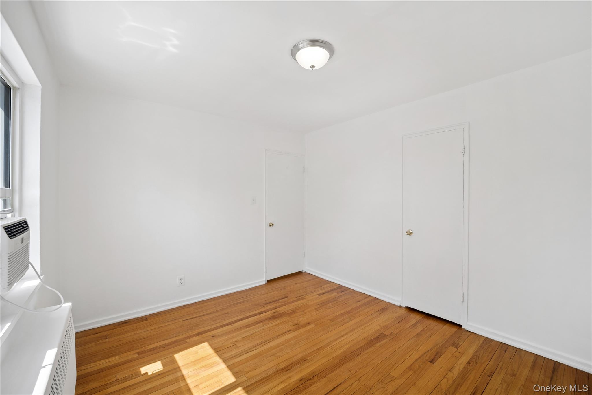 228-14 Stronghurst Avenue Upper Property Photo 16