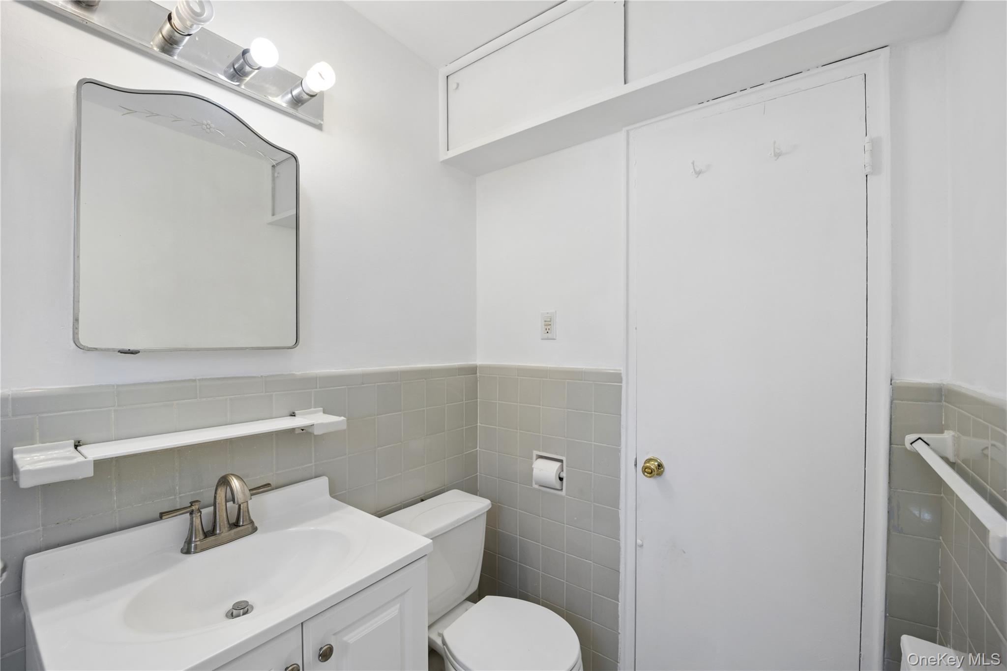 228-14 Stronghurst Avenue Upper Property Photo 18