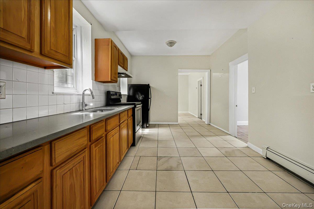 704 E 183rd Street Property Photo 5