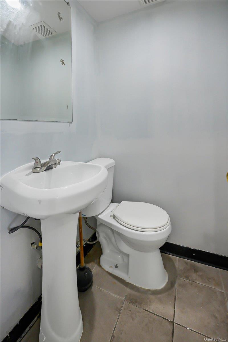 704 E 183rd Street Property Photo 15