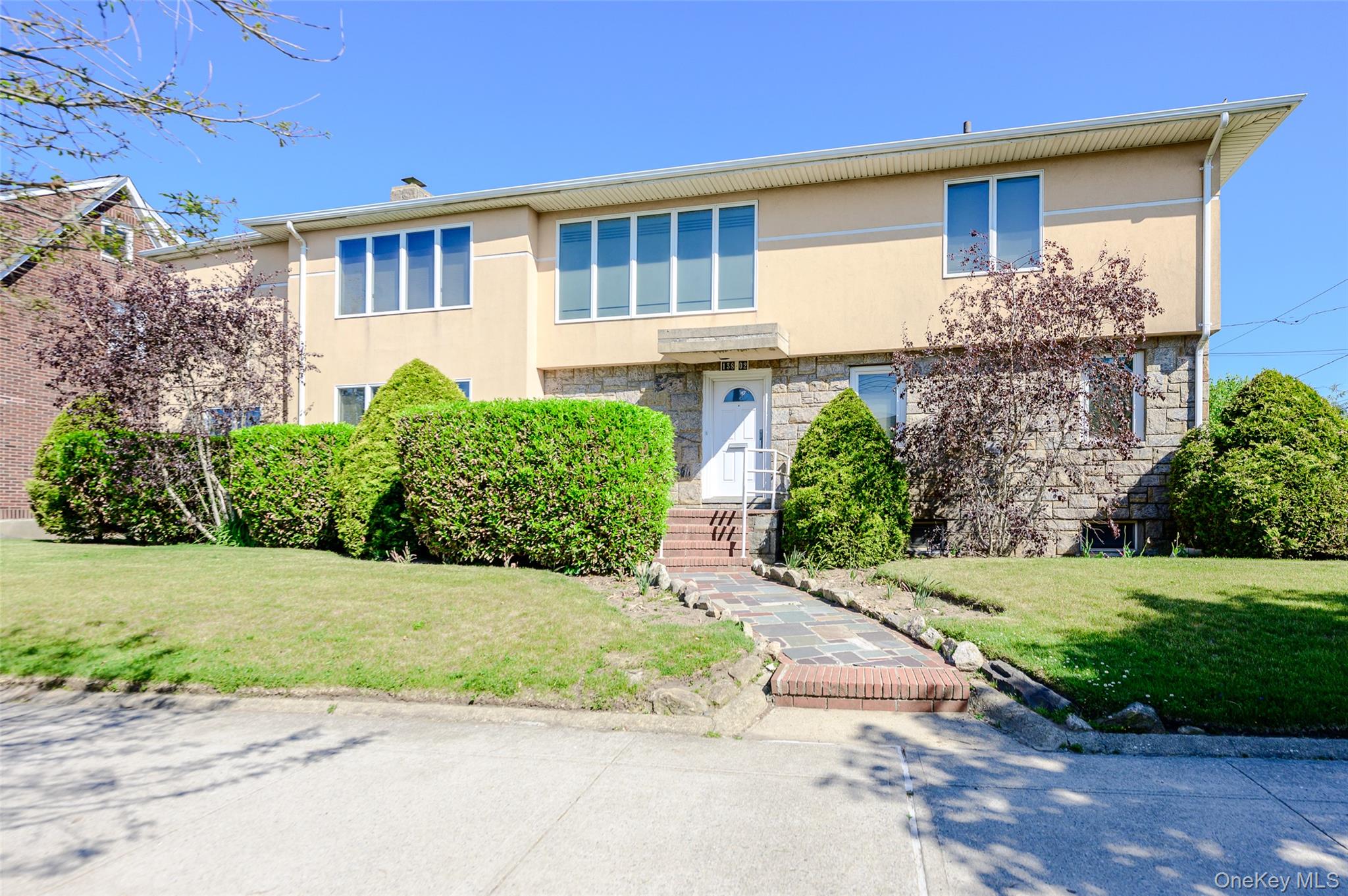 13802 Rockaway Beach Boulevard Property Photo 1
