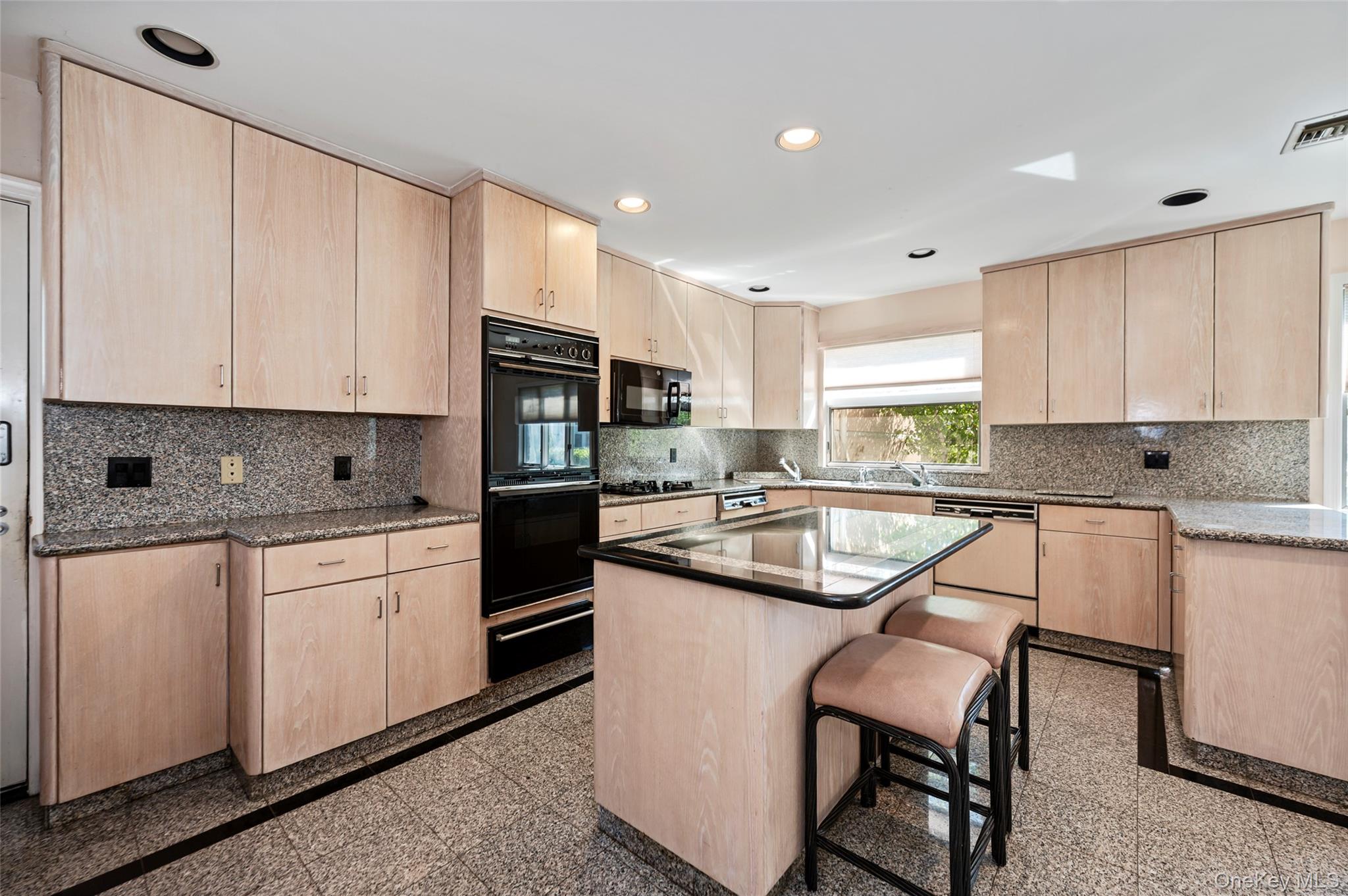 13802 Rockaway Beach Boulevard Property Photo 11