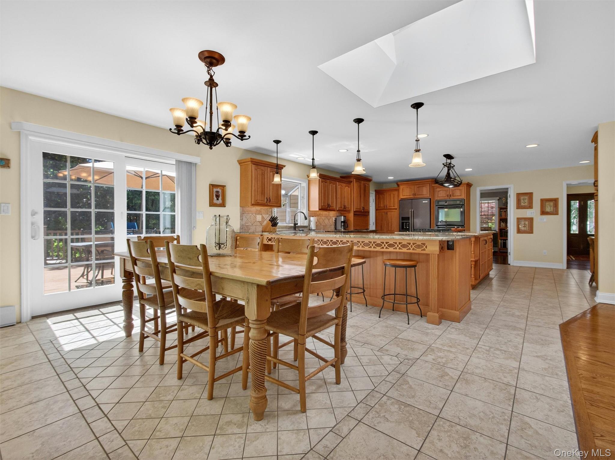 22 E Mayer Drive Property Photo 6