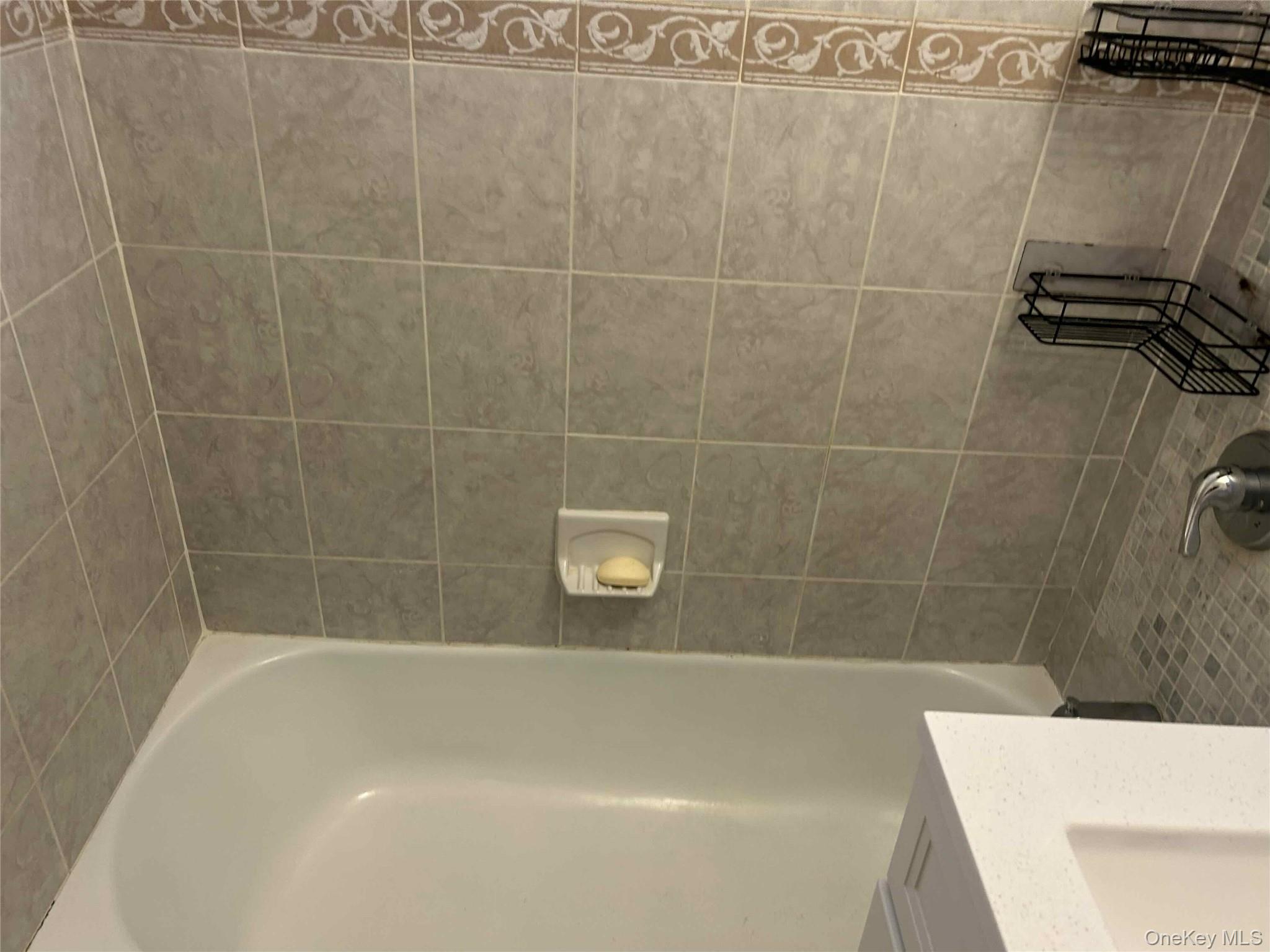 1425 Thieriot Avenue 1j Property Photo 12