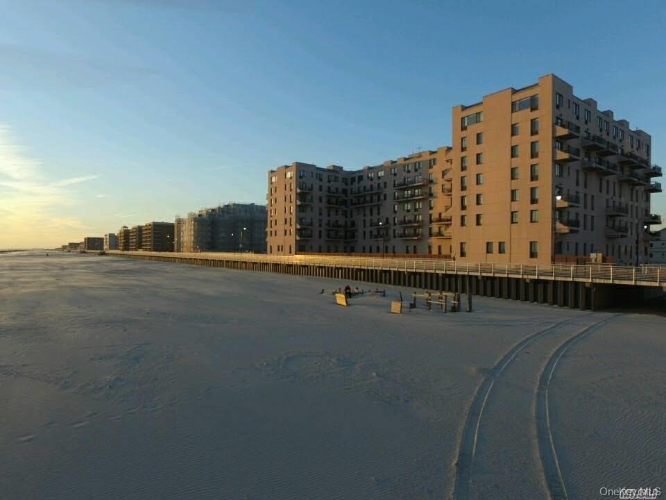 100 W Broadway 1h Property Photo 34