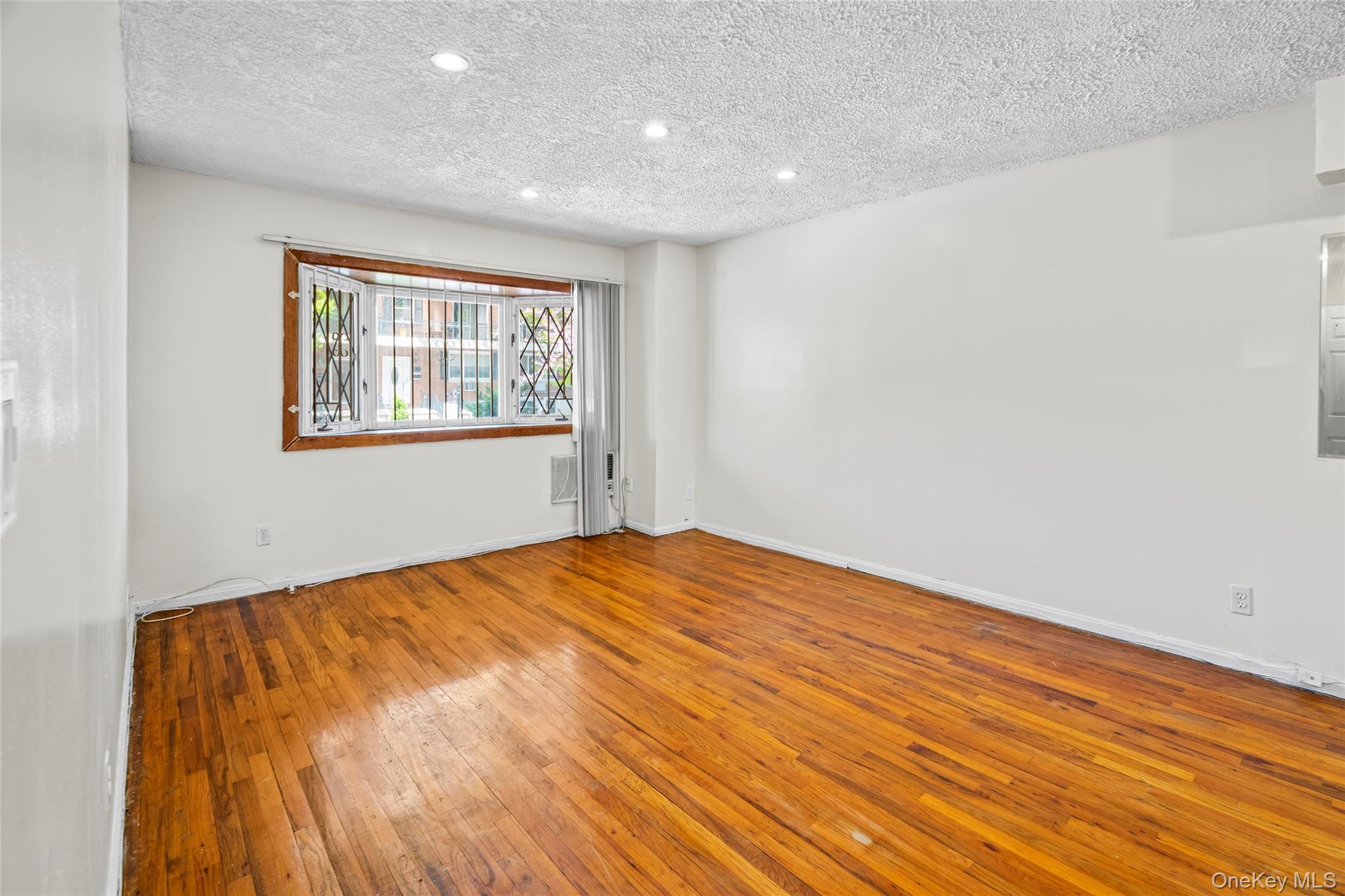10516 Flatlands 4th Street Property Photo 4