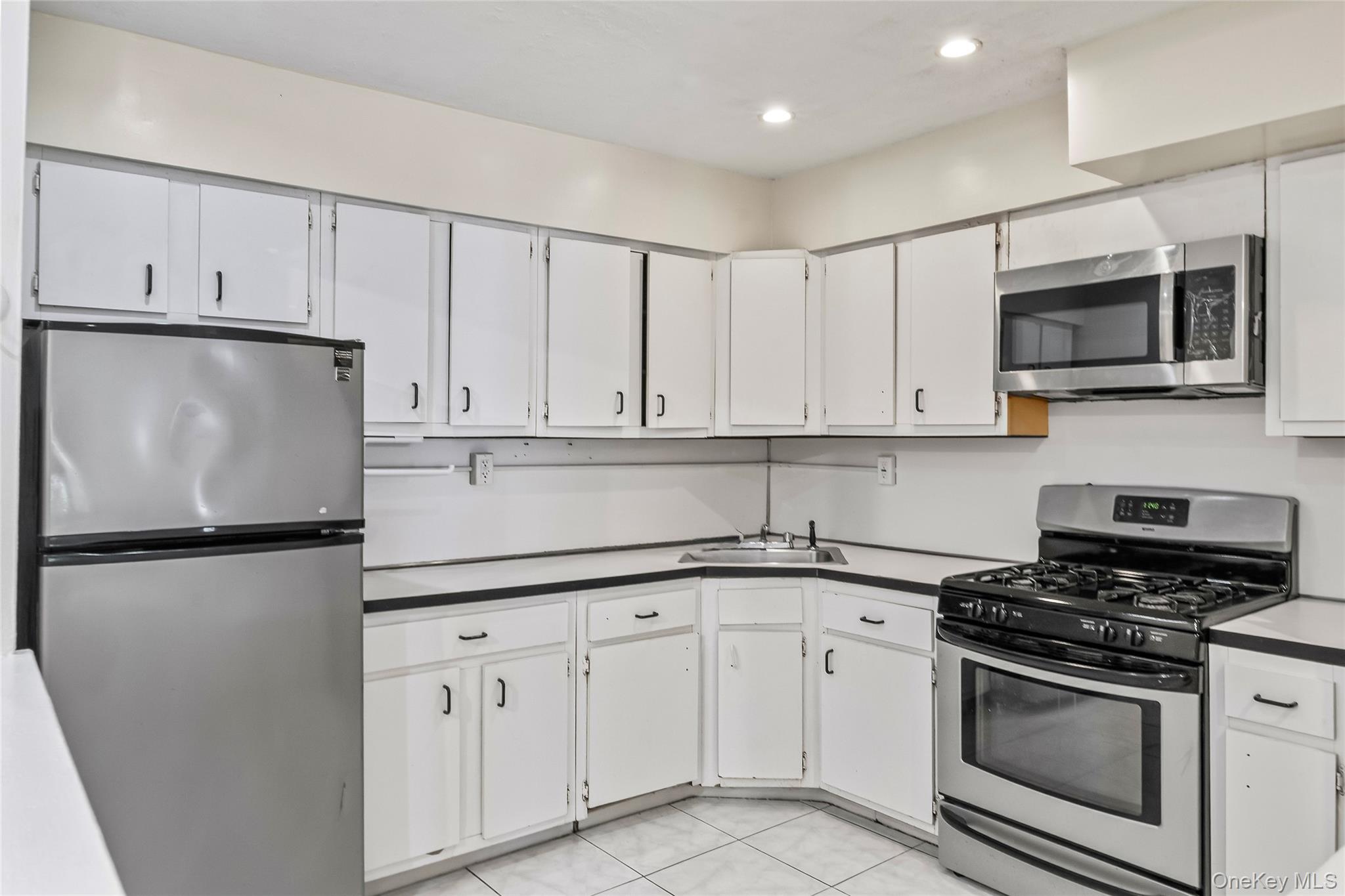 10516 Flatlands 4th Street Property Photo 5