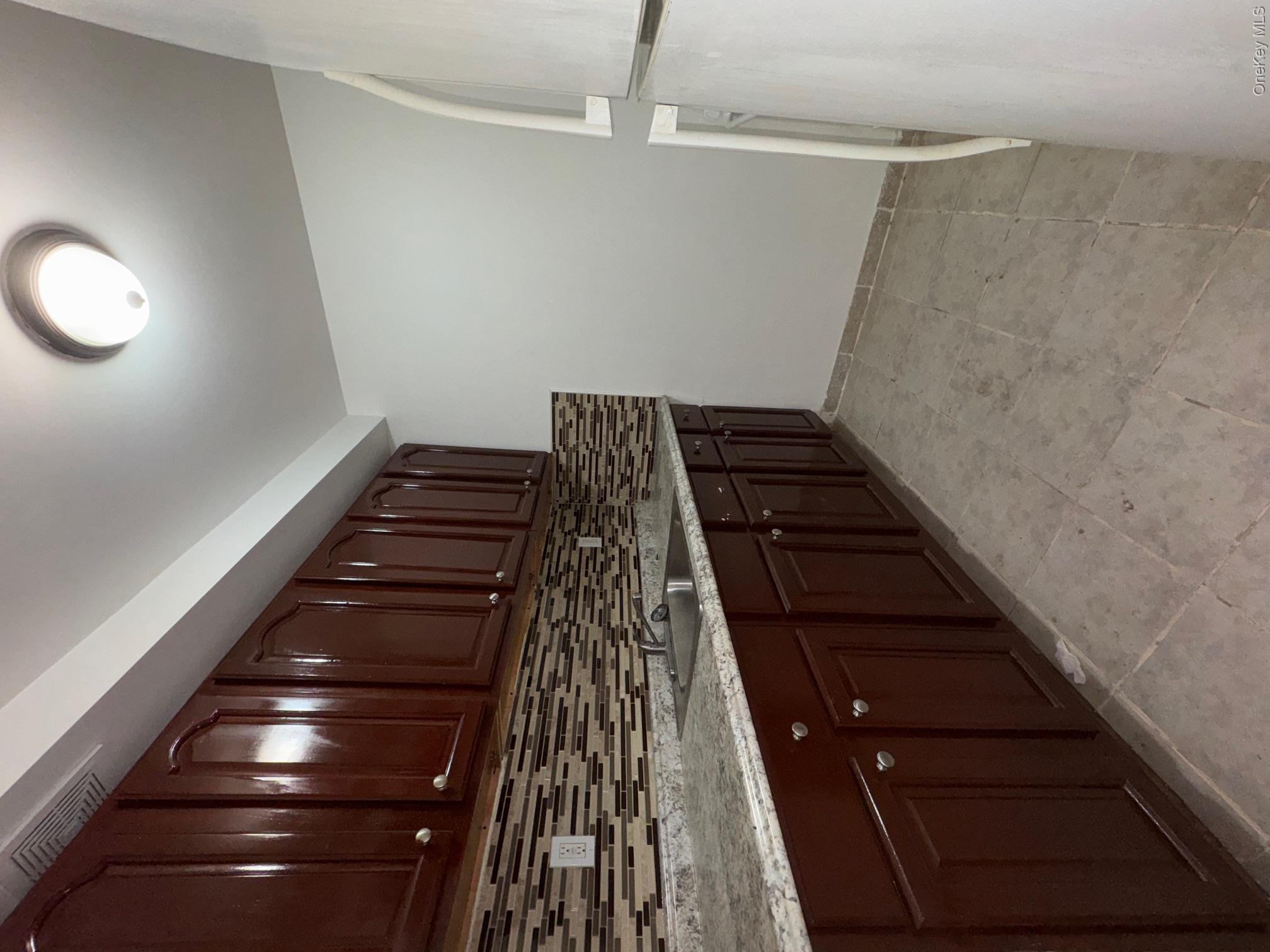 631 Coster Street Property Photo 7