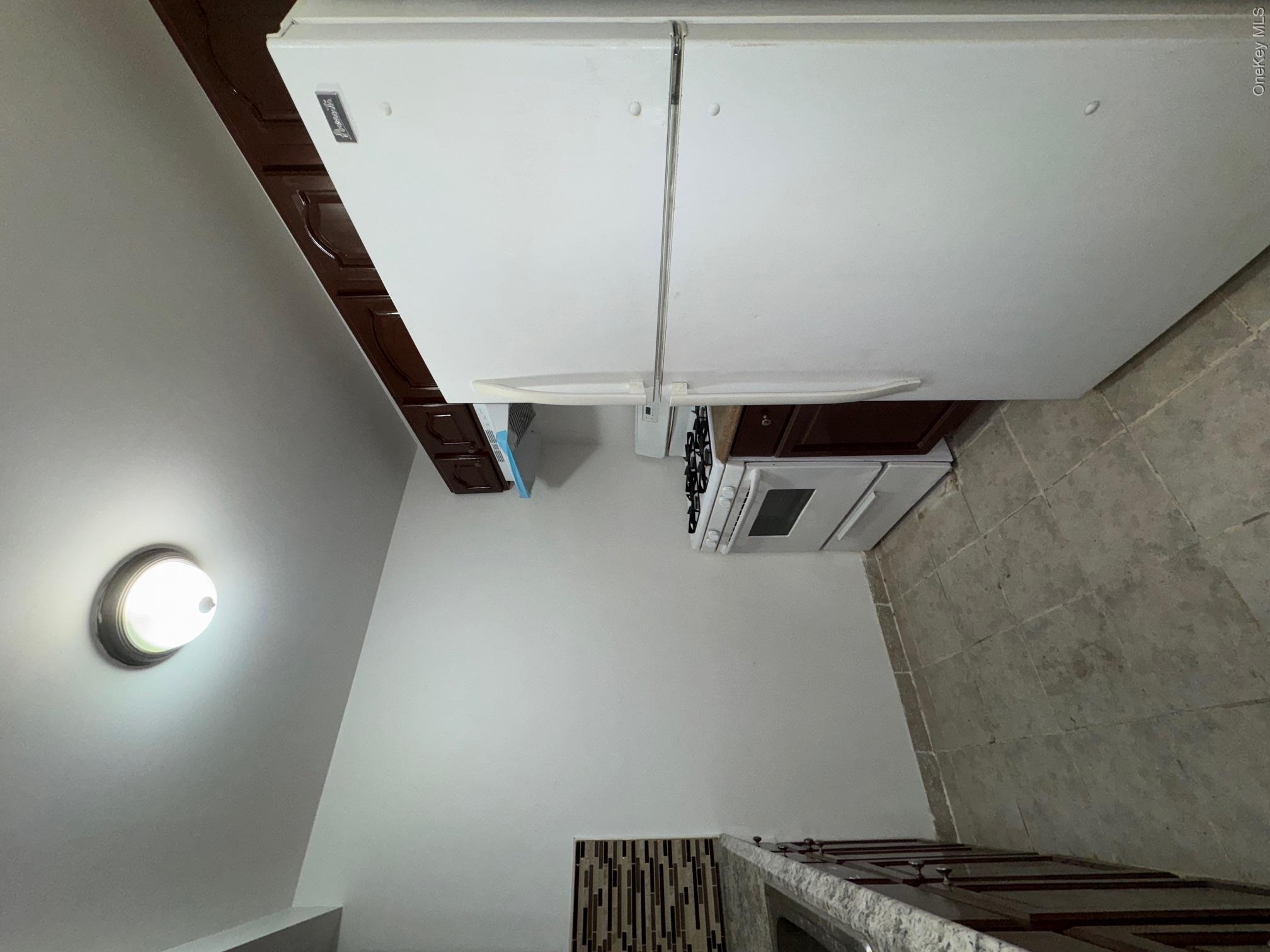 631 Coster Street Property Photo 8