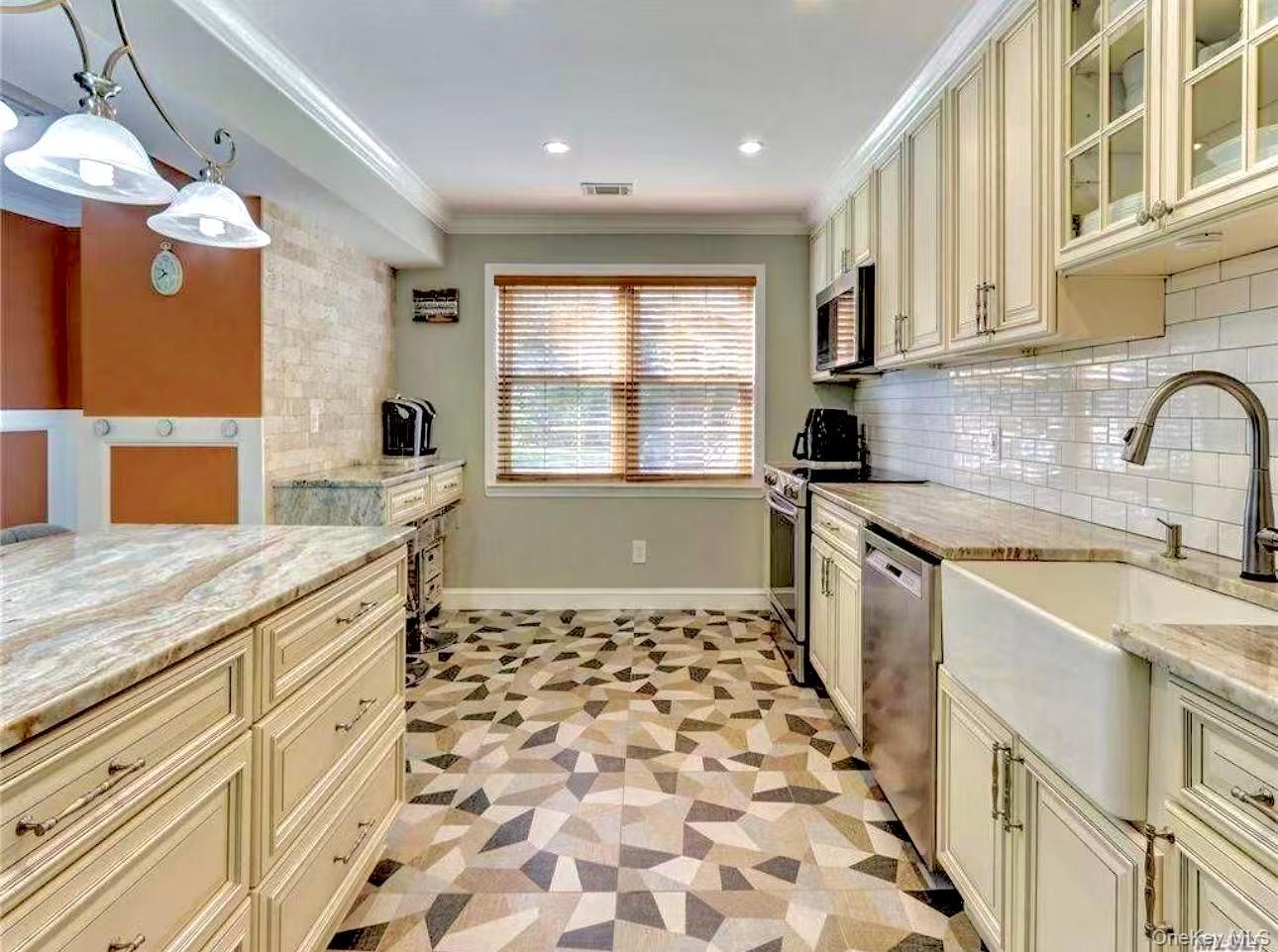 15 Manors Drive Property Photo 3